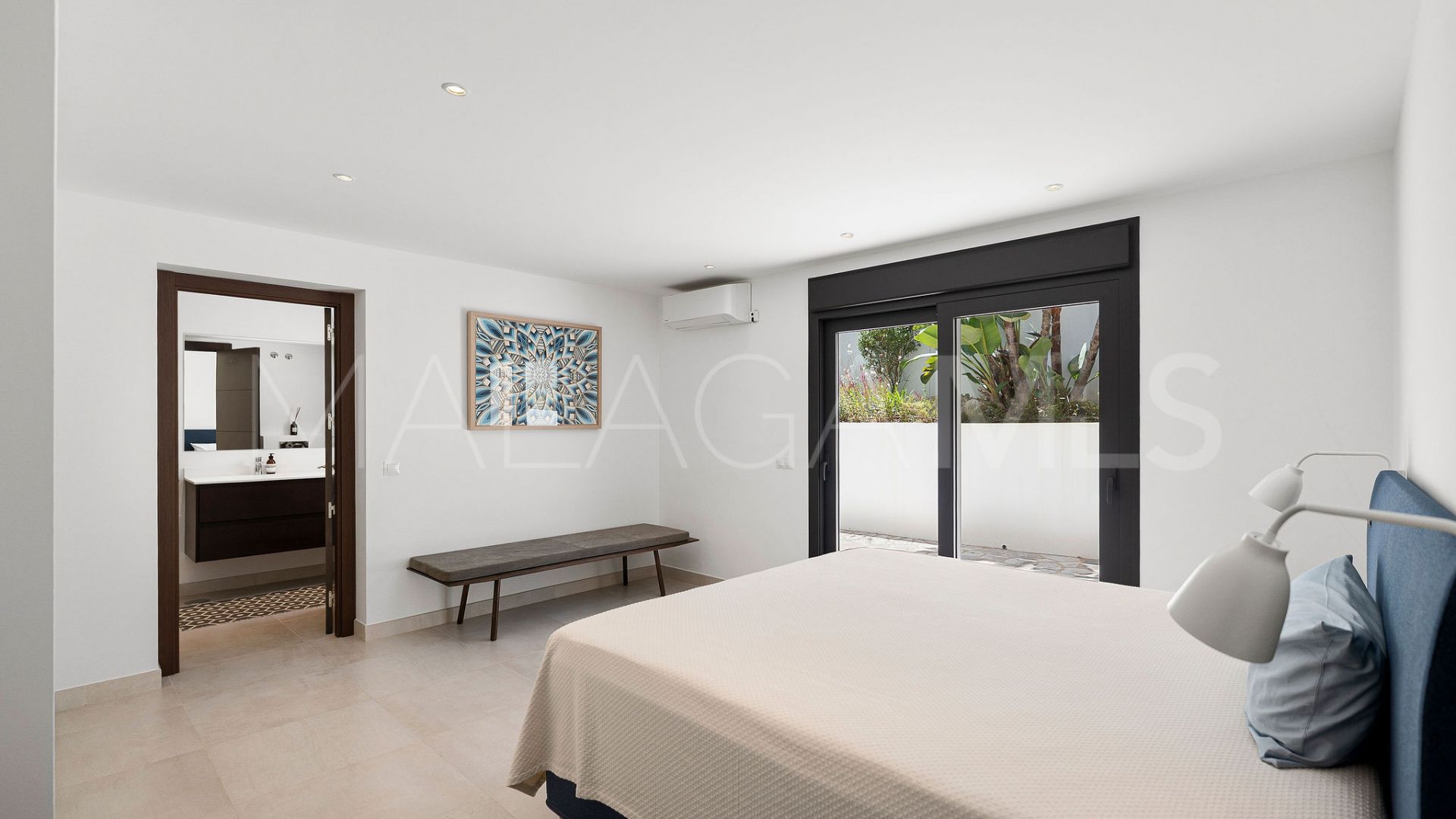 Villa for sale in Nueva Andalucia