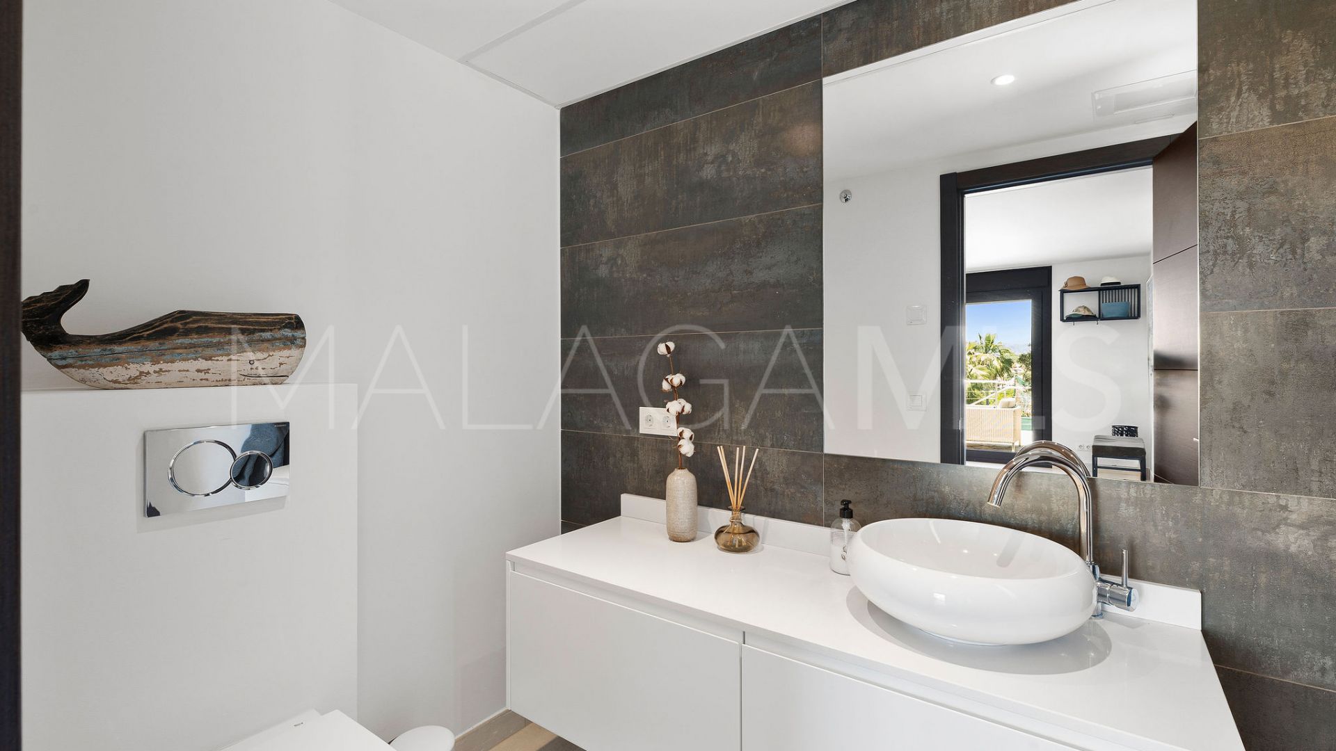Villa for sale in Nueva Andalucia