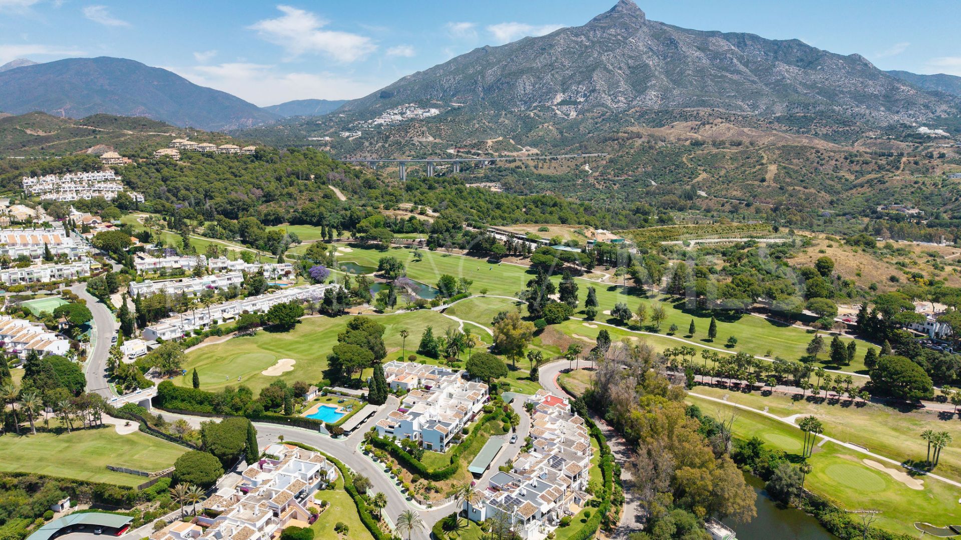 Maison de ville for sale in Nueva Andalucia