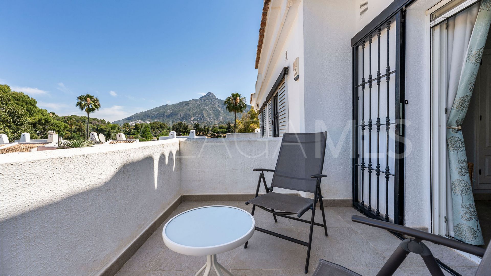 Maison de ville for sale in Nueva Andalucia