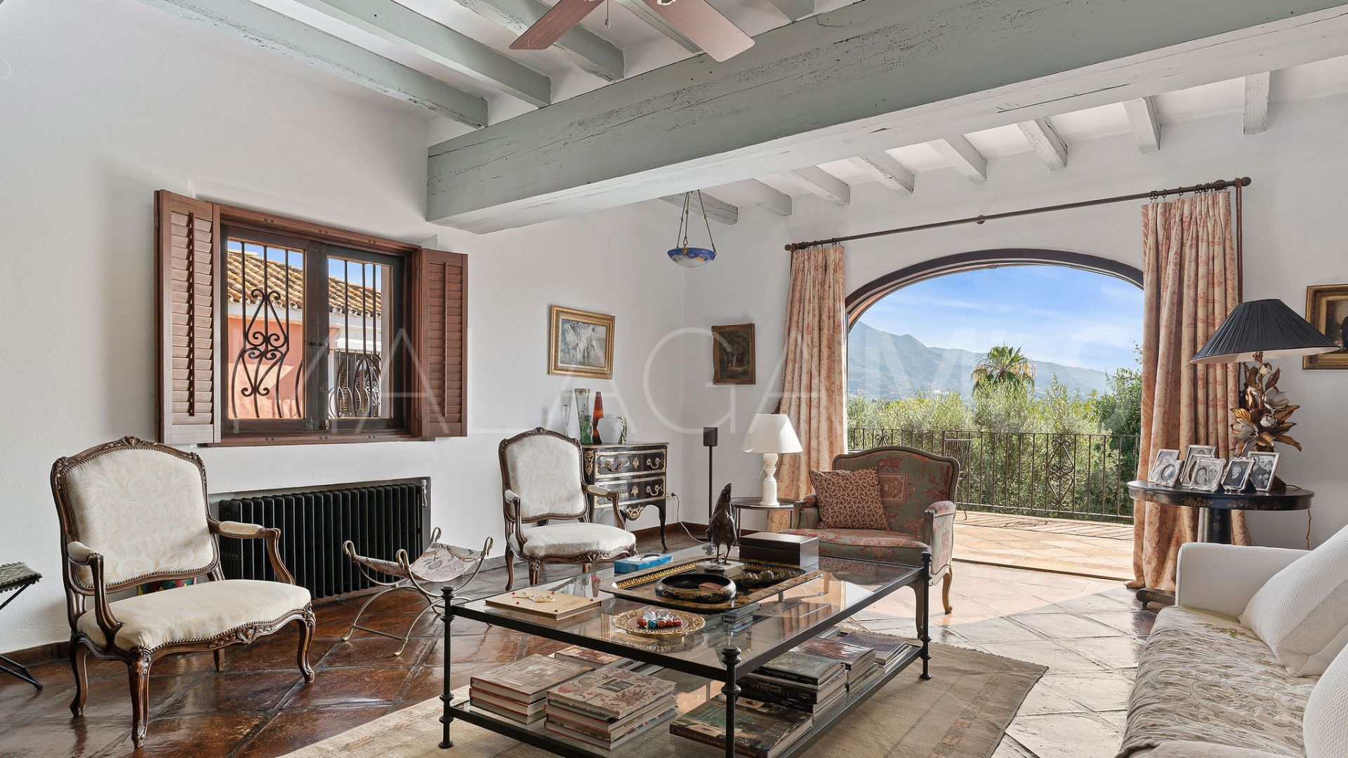 Villa for sale in Nueva Andalucia