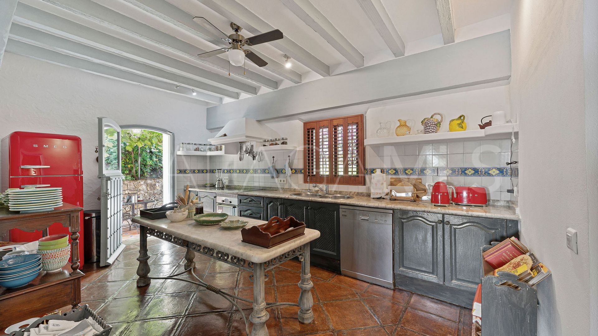Villa for sale in Nueva Andalucia