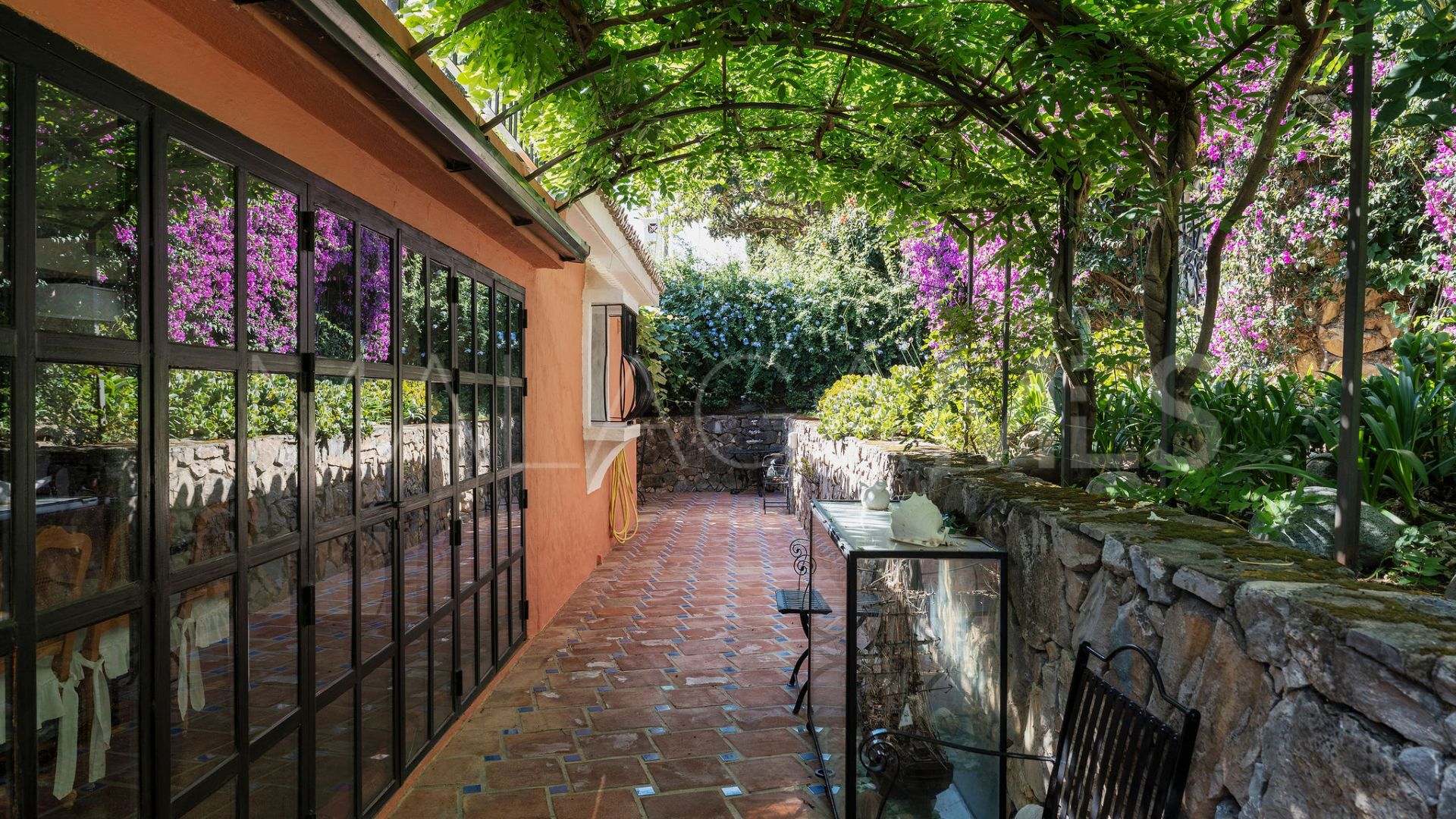 Villa for sale in Nueva Andalucia