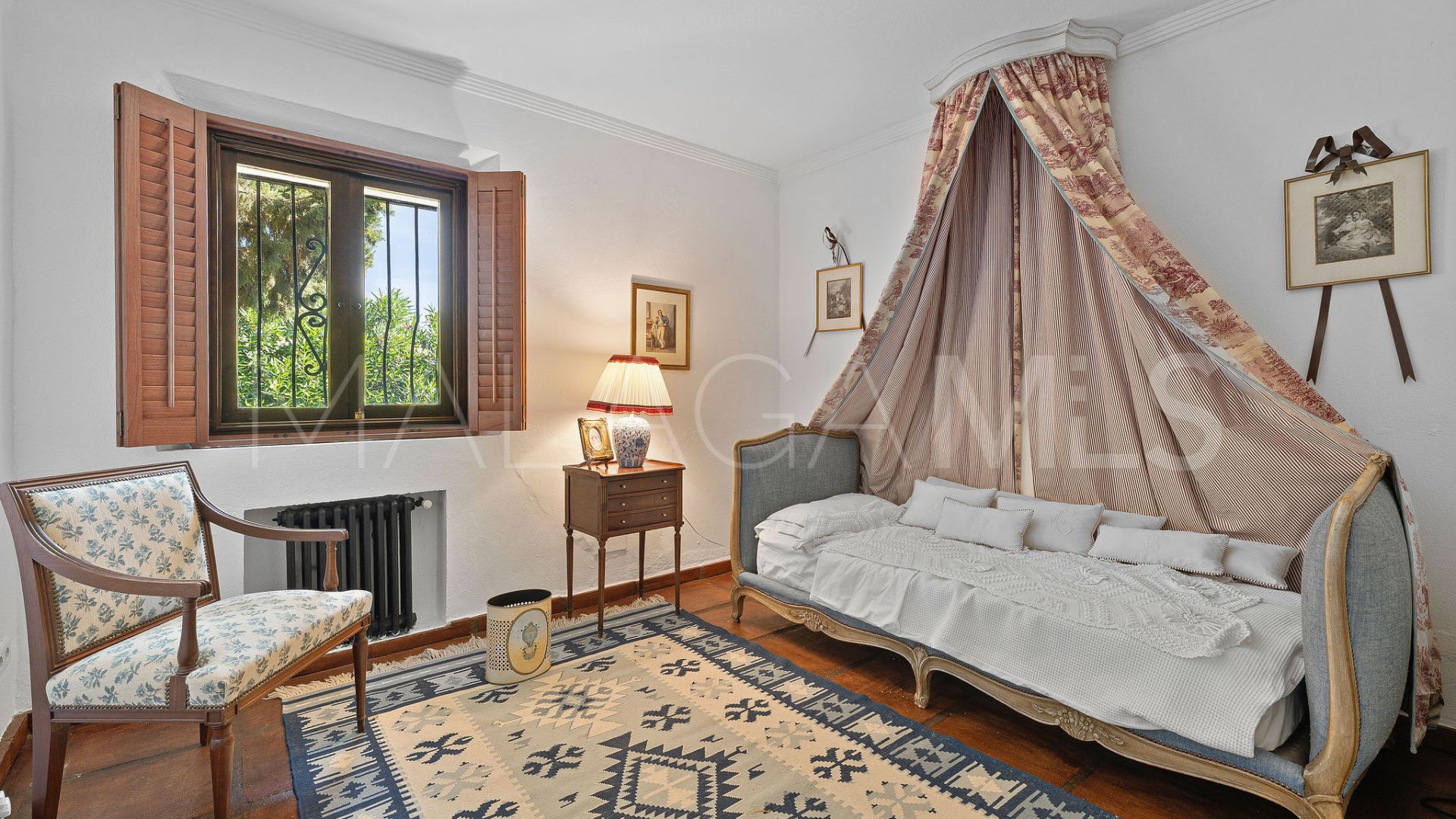 Villa for sale in Nueva Andalucia