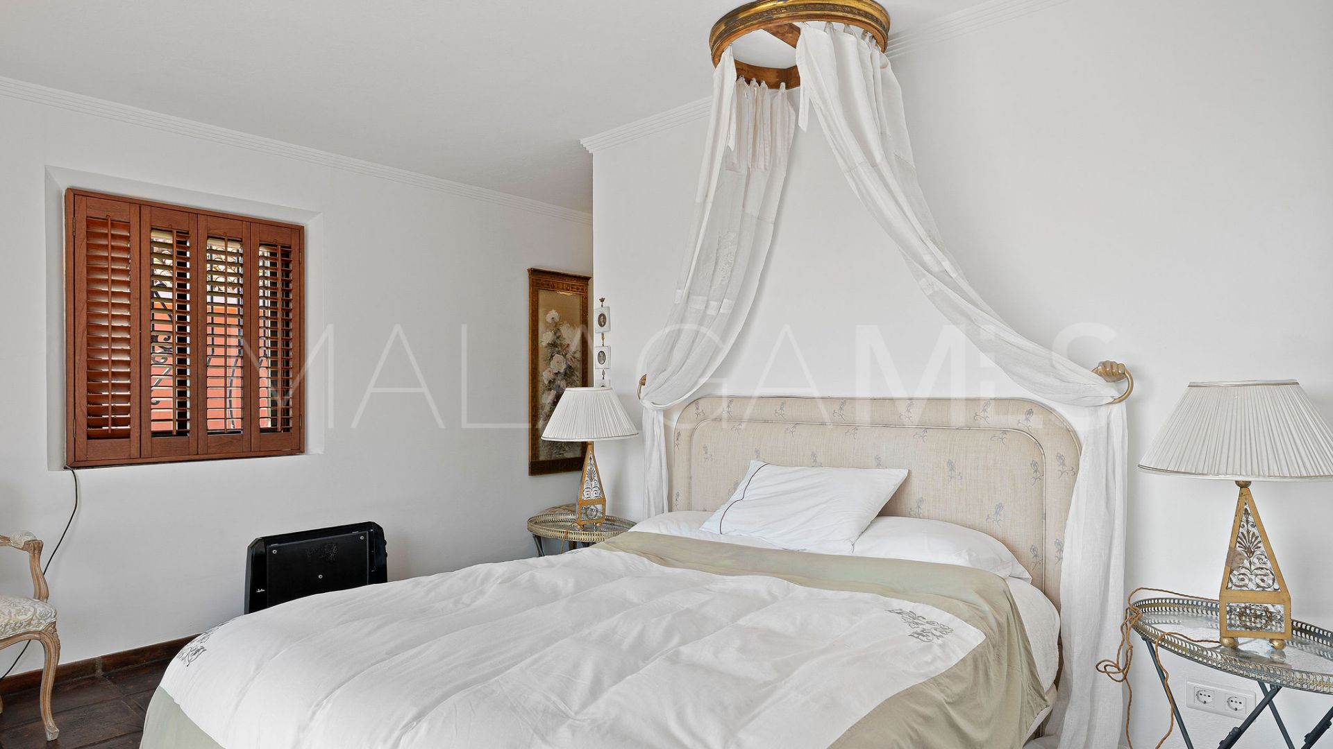Villa for sale in Nueva Andalucia
