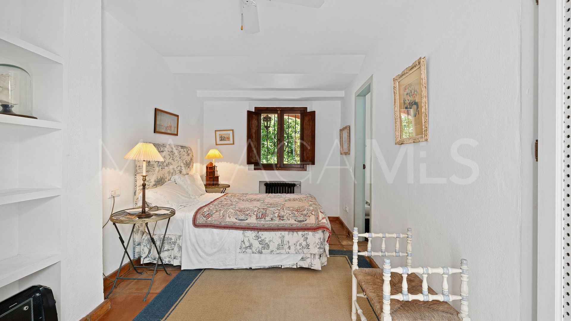 Villa for sale in Nueva Andalucia