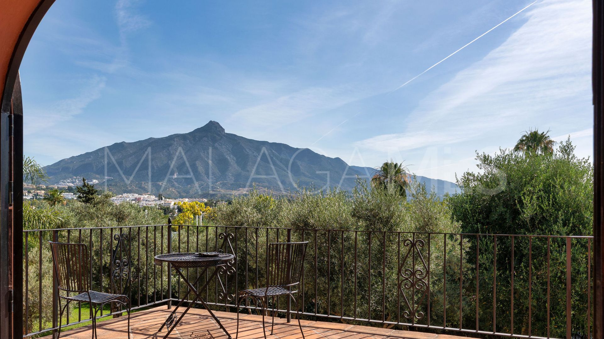 Villa for sale in Nueva Andalucia