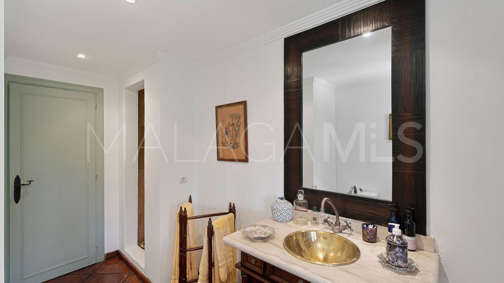 Villa for sale in Nueva Andalucia