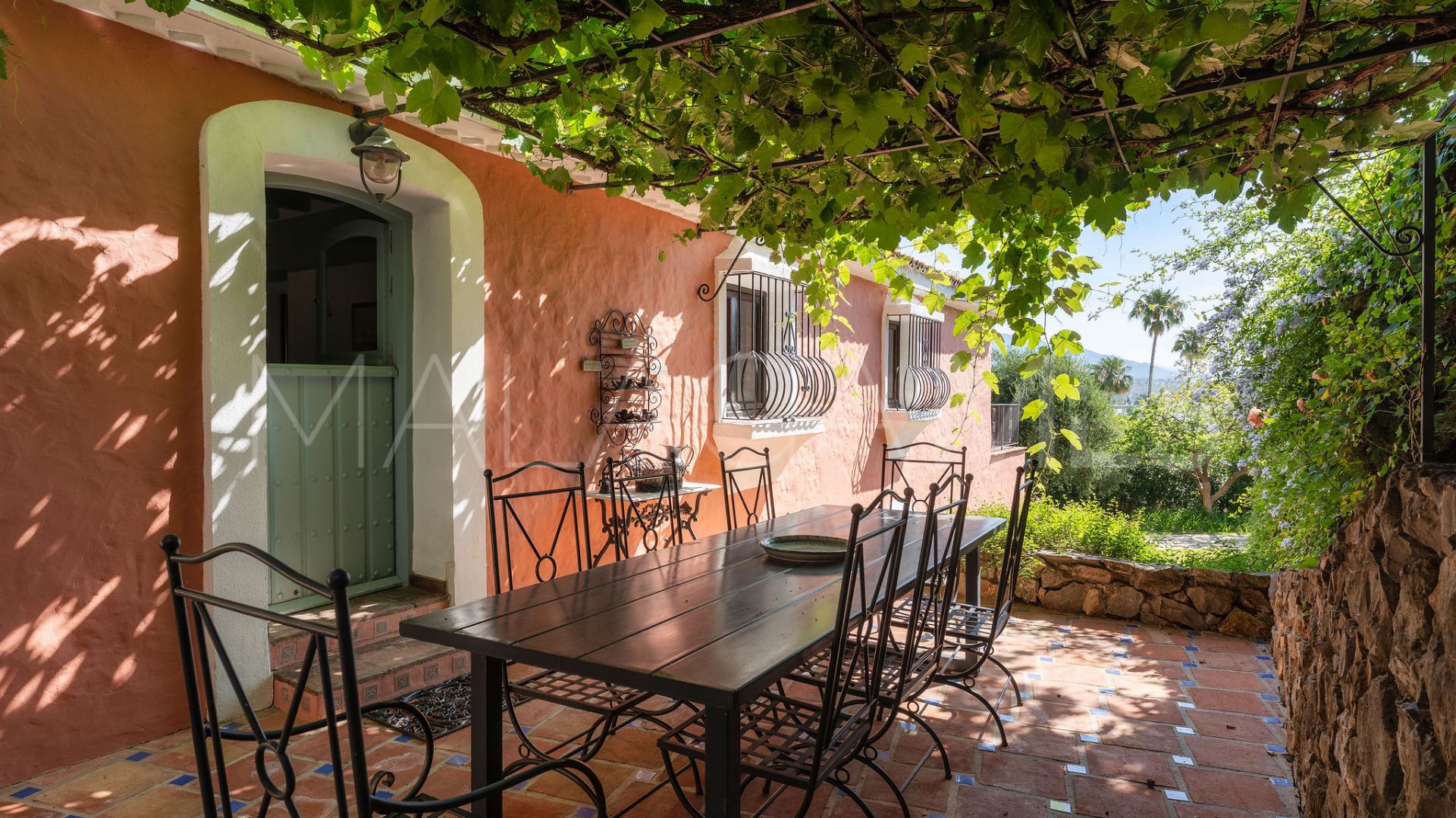 Villa for sale in Nueva Andalucia