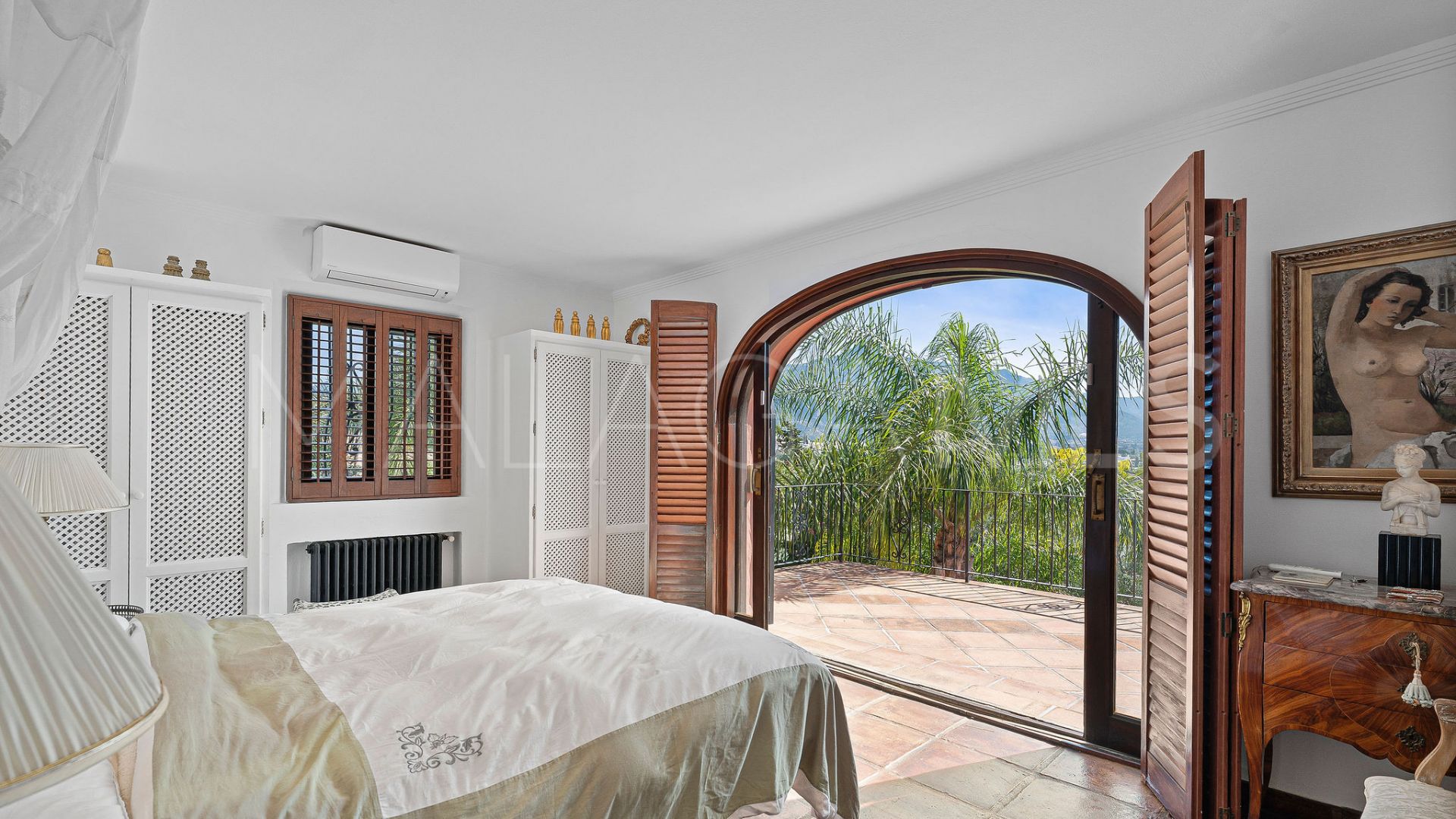 Villa for sale in Nueva Andalucia