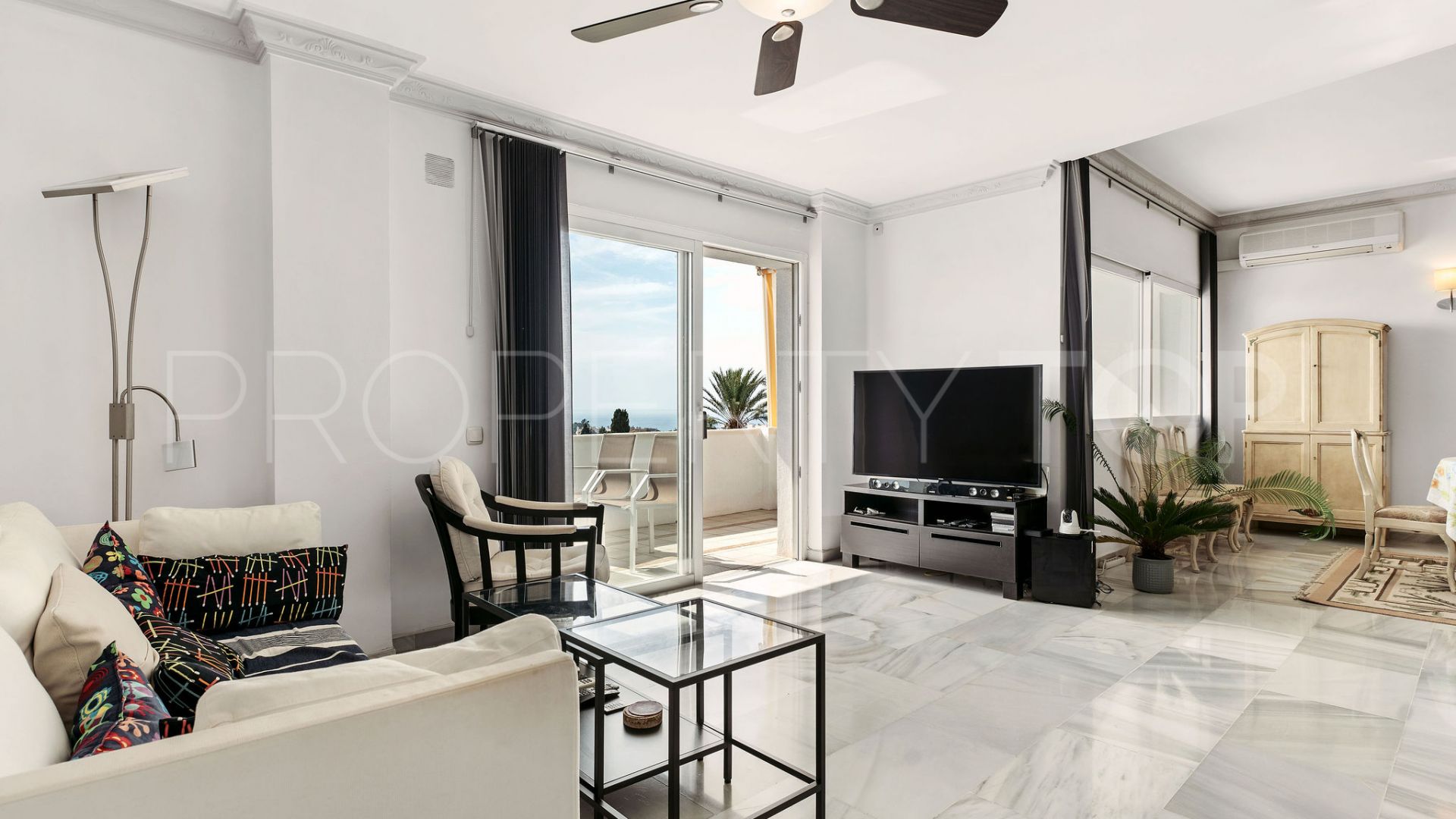 For sale Royal Gardens 3 bedrooms apartment