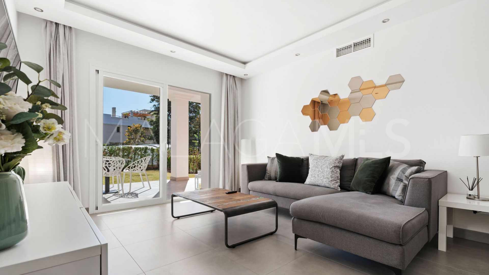 Se vende apartamento planta baja with 2 bedrooms in Aloha Gardens