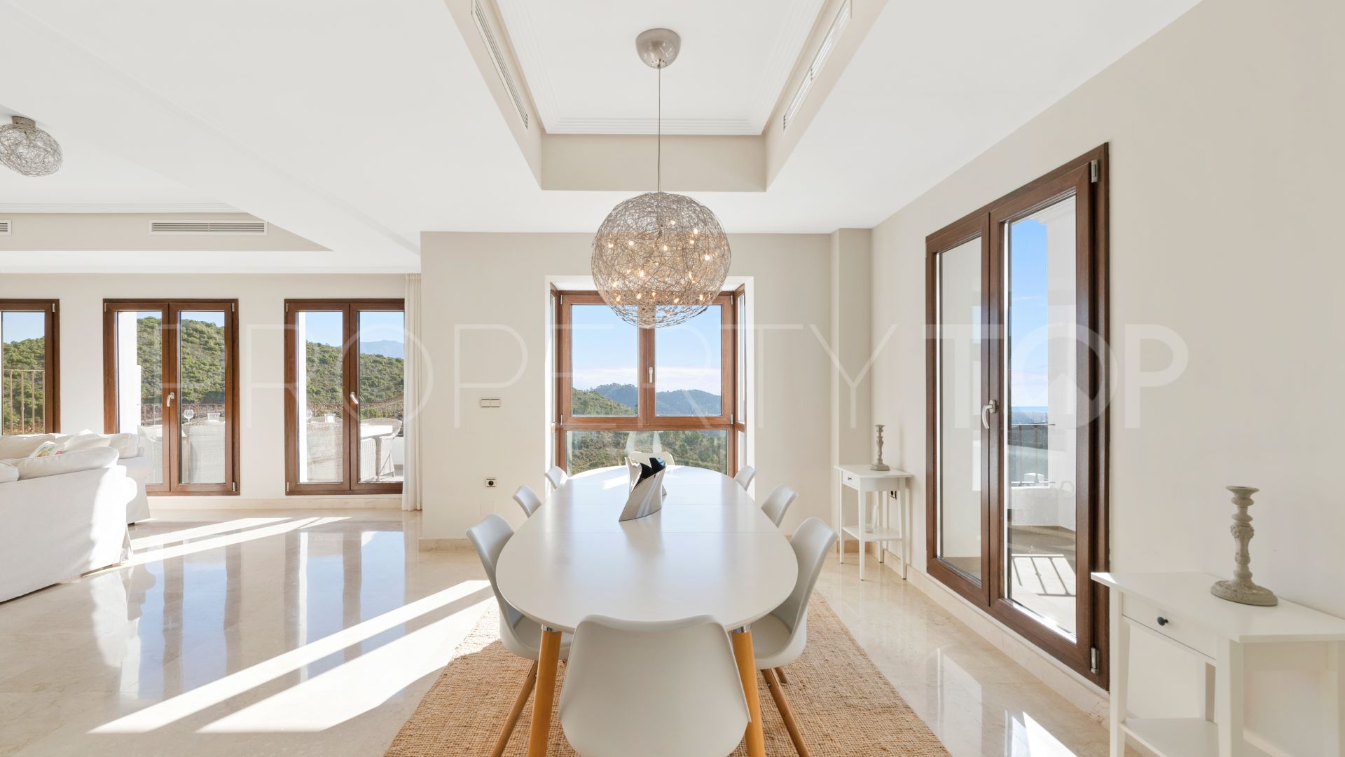 Villa a la venta en Benahavis Hills Country Club de 5 dormitorios