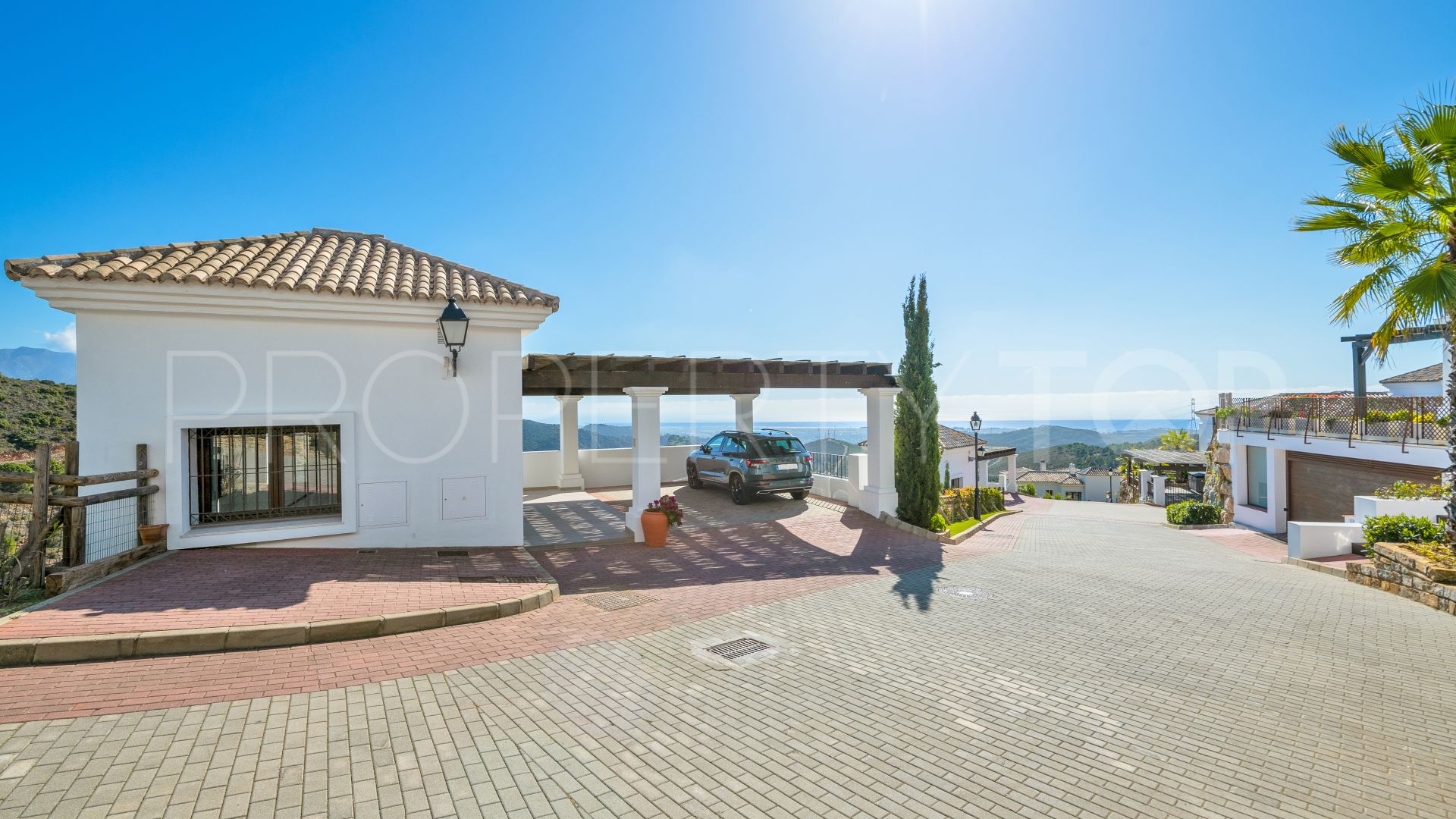 Villa a la venta en Benahavis Hills Country Club de 5 dormitorios