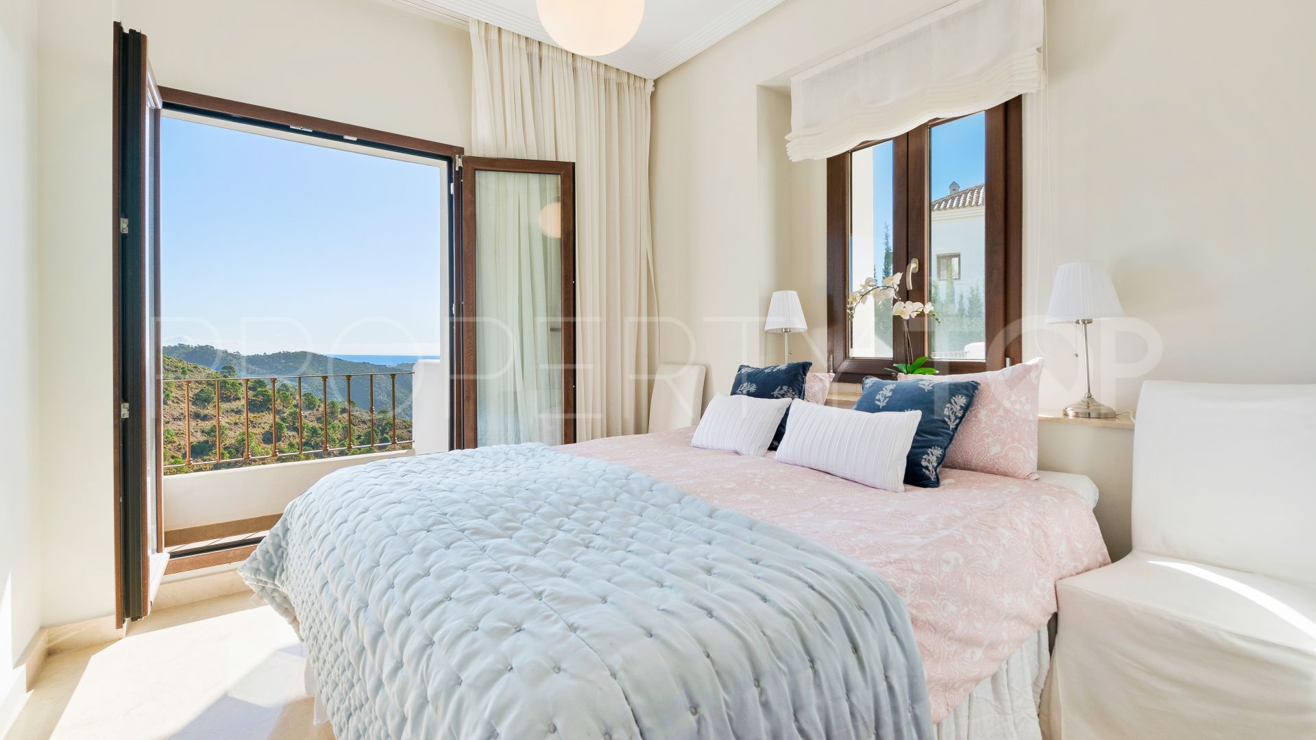 Villa a la venta en Benahavis Hills Country Club de 5 dormitorios