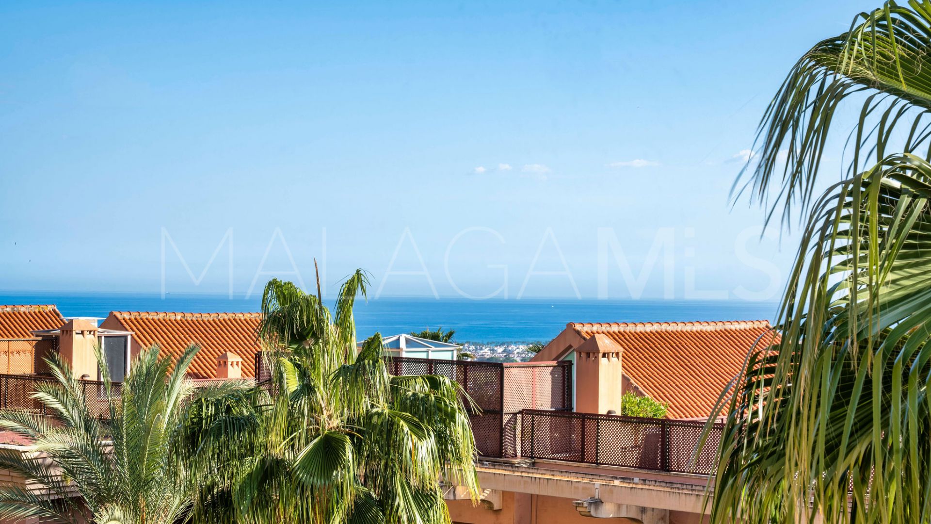 Apartamento a la venta in Magna Marbella with 3 bedrooms