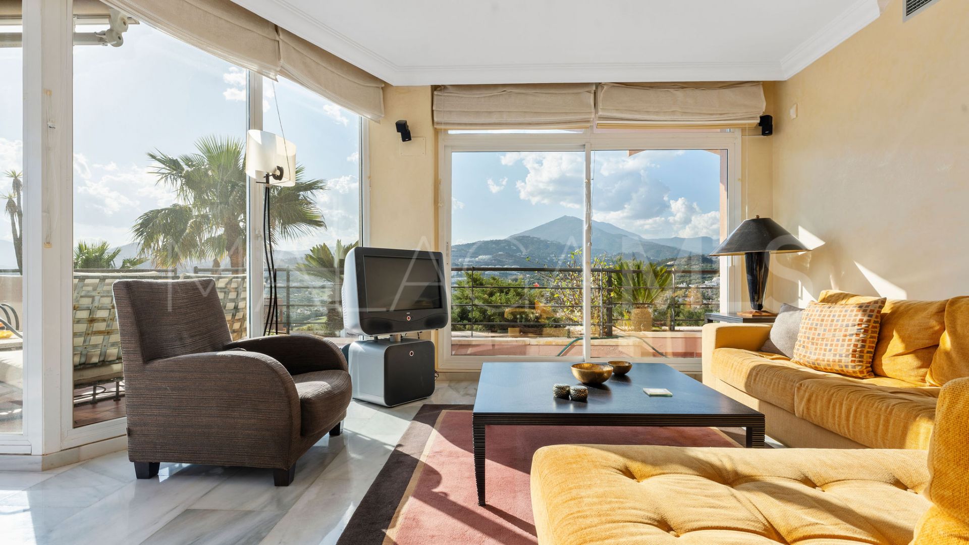 Apartamento a la venta in Magna Marbella with 3 bedrooms