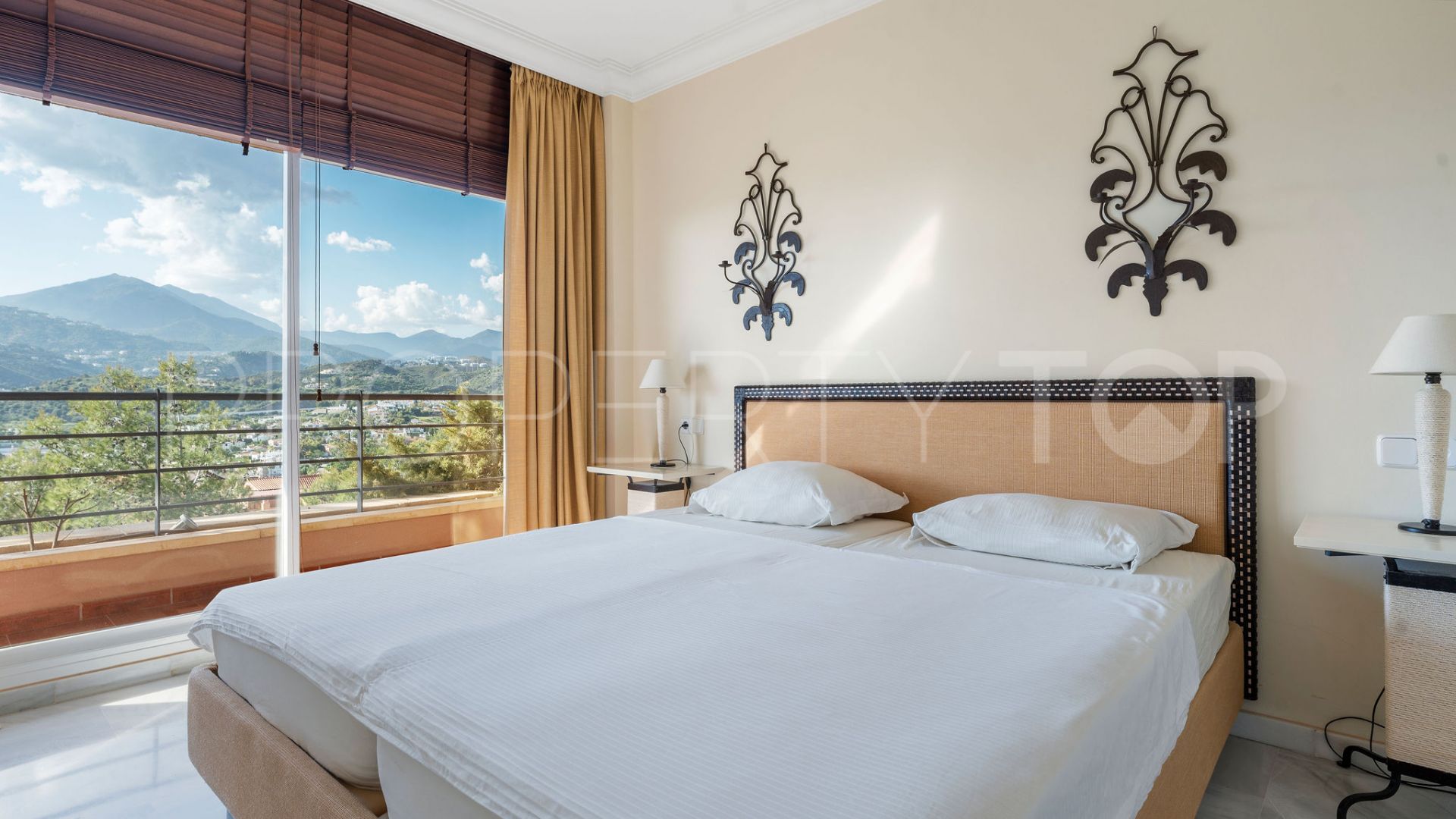 Apartamento a la venta en Magna Marbella con 3 dormitorios