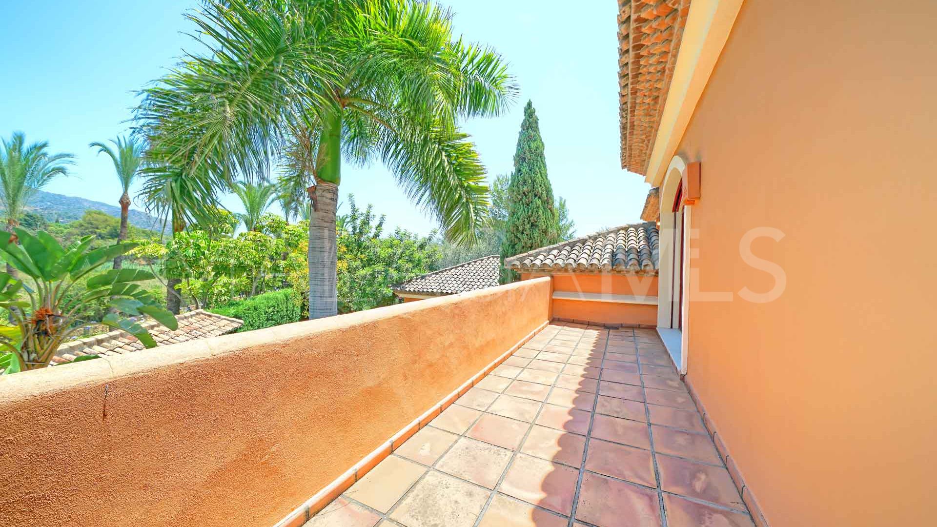 For sale villa with 6 bedrooms in Altos Reales