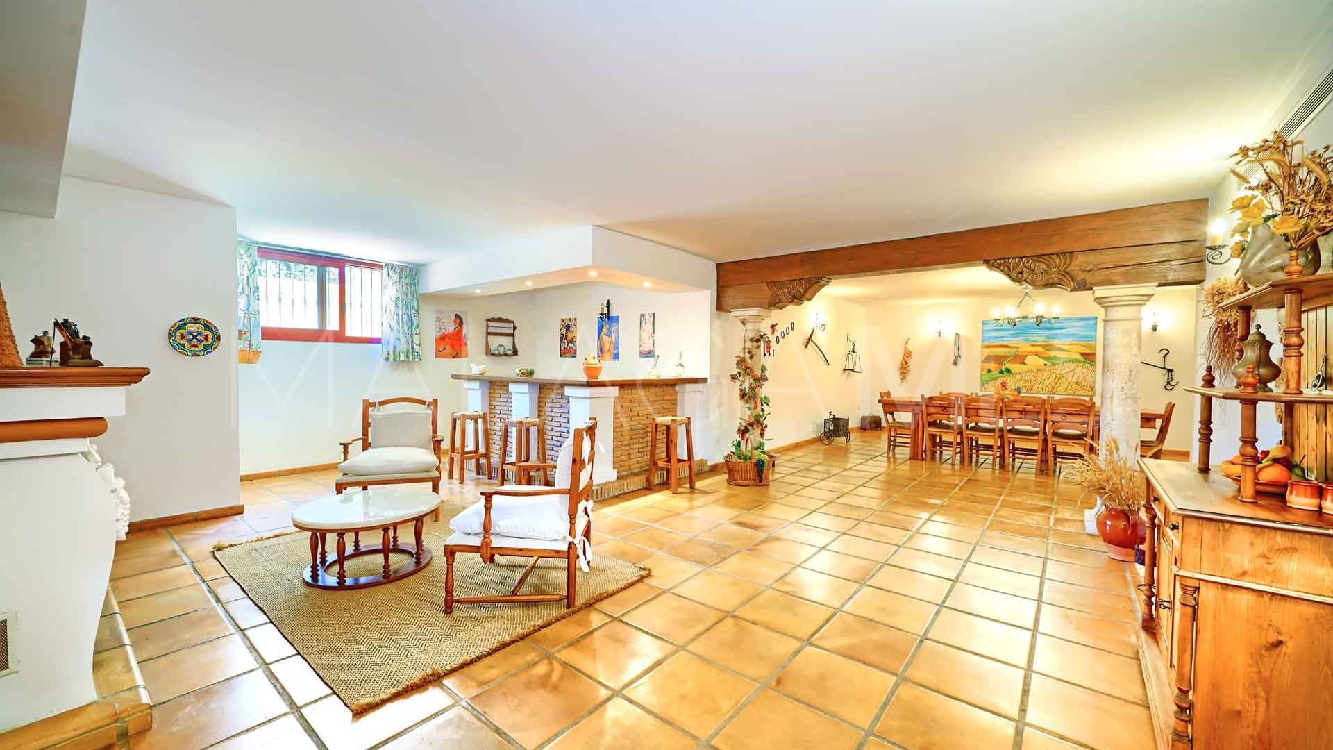 For sale villa with 6 bedrooms in Altos Reales