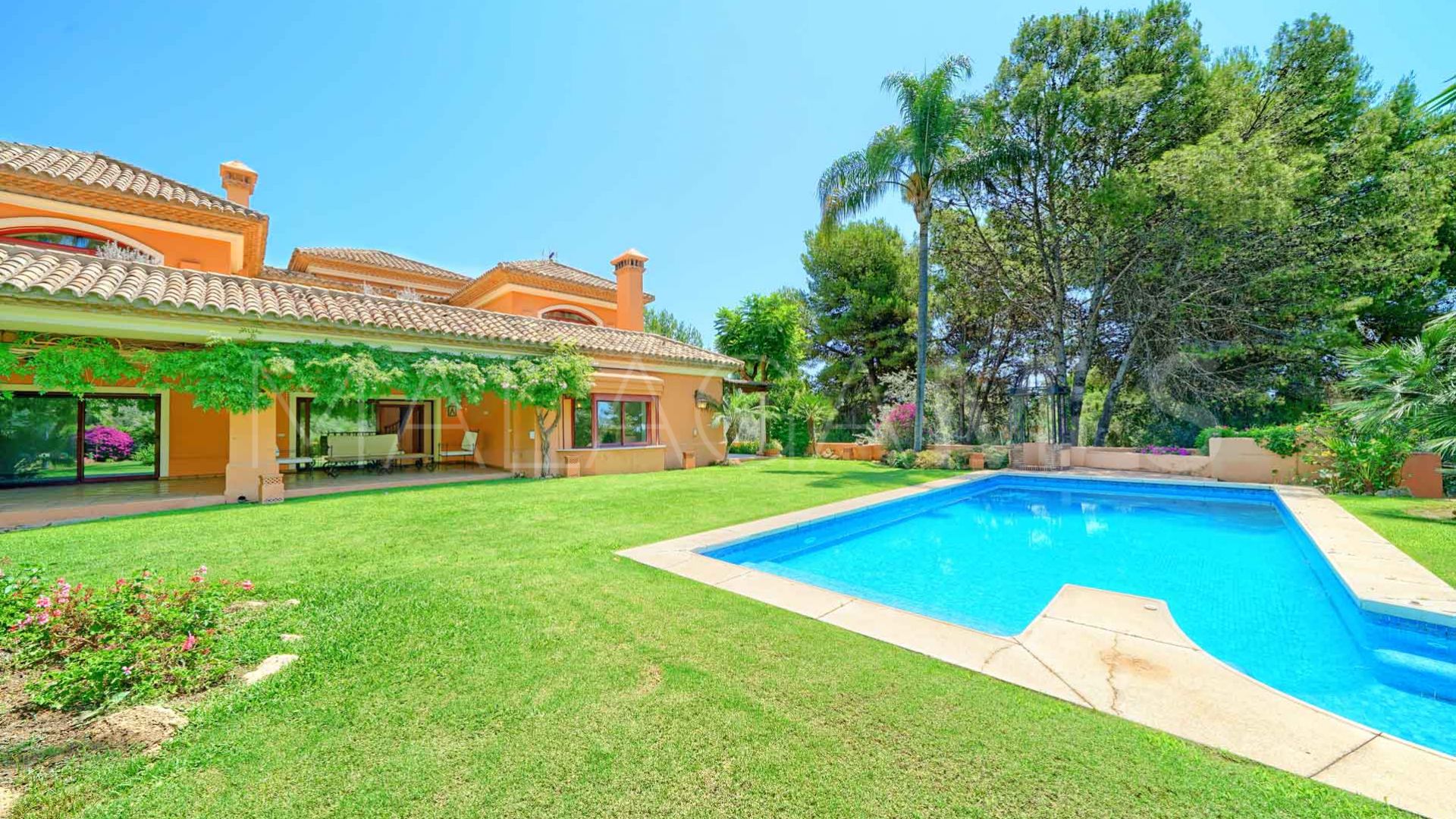 Villa for sale in Altos Reales