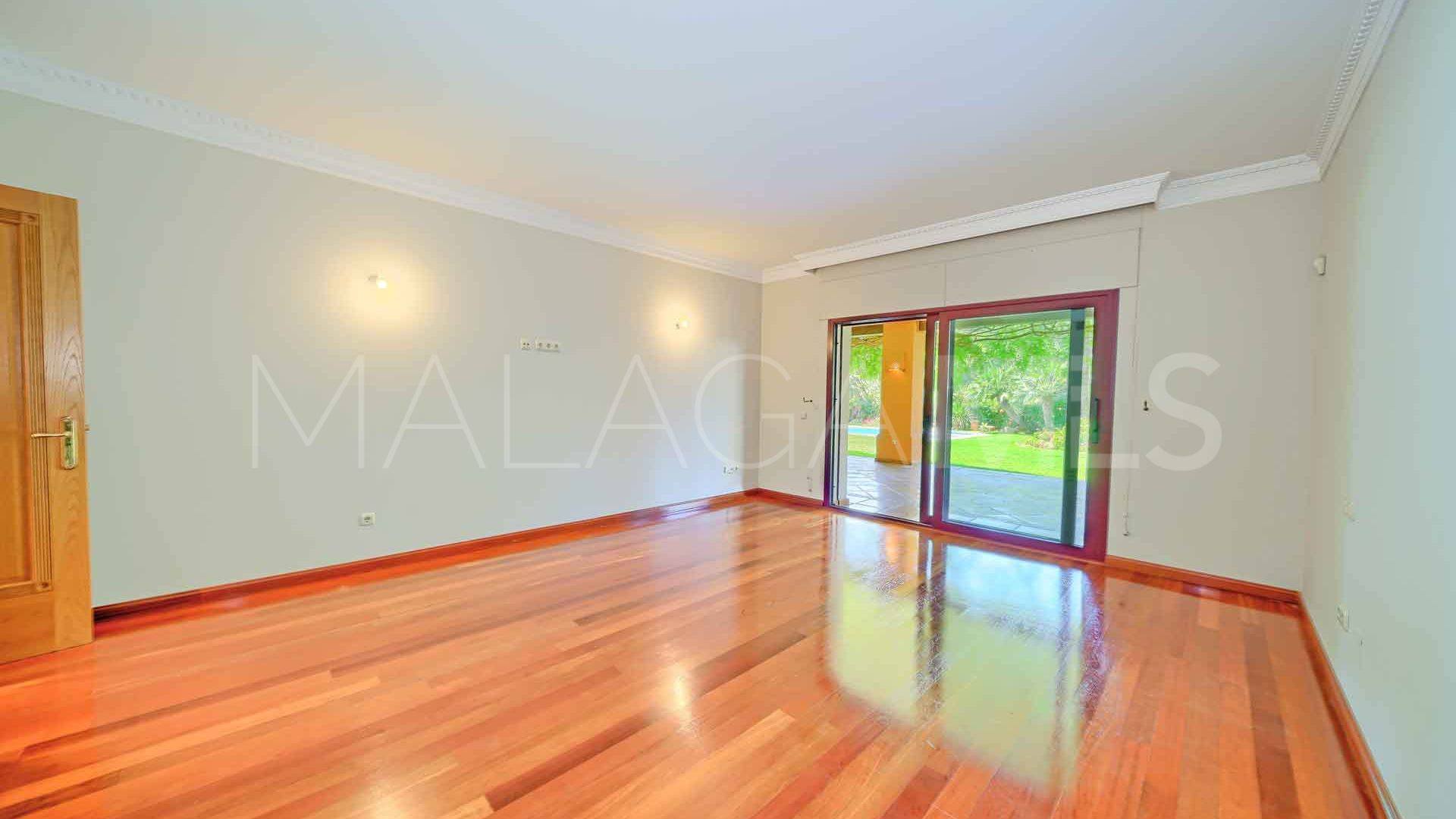 For sale villa with 6 bedrooms in Altos Reales