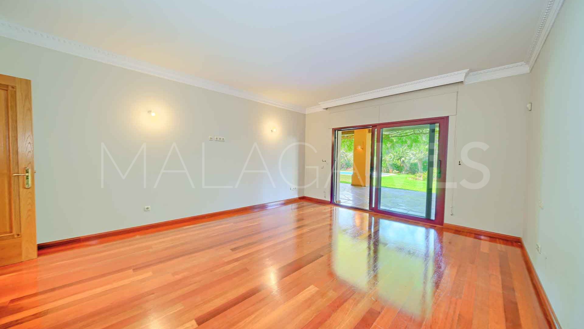 Villa for sale in Altos Reales