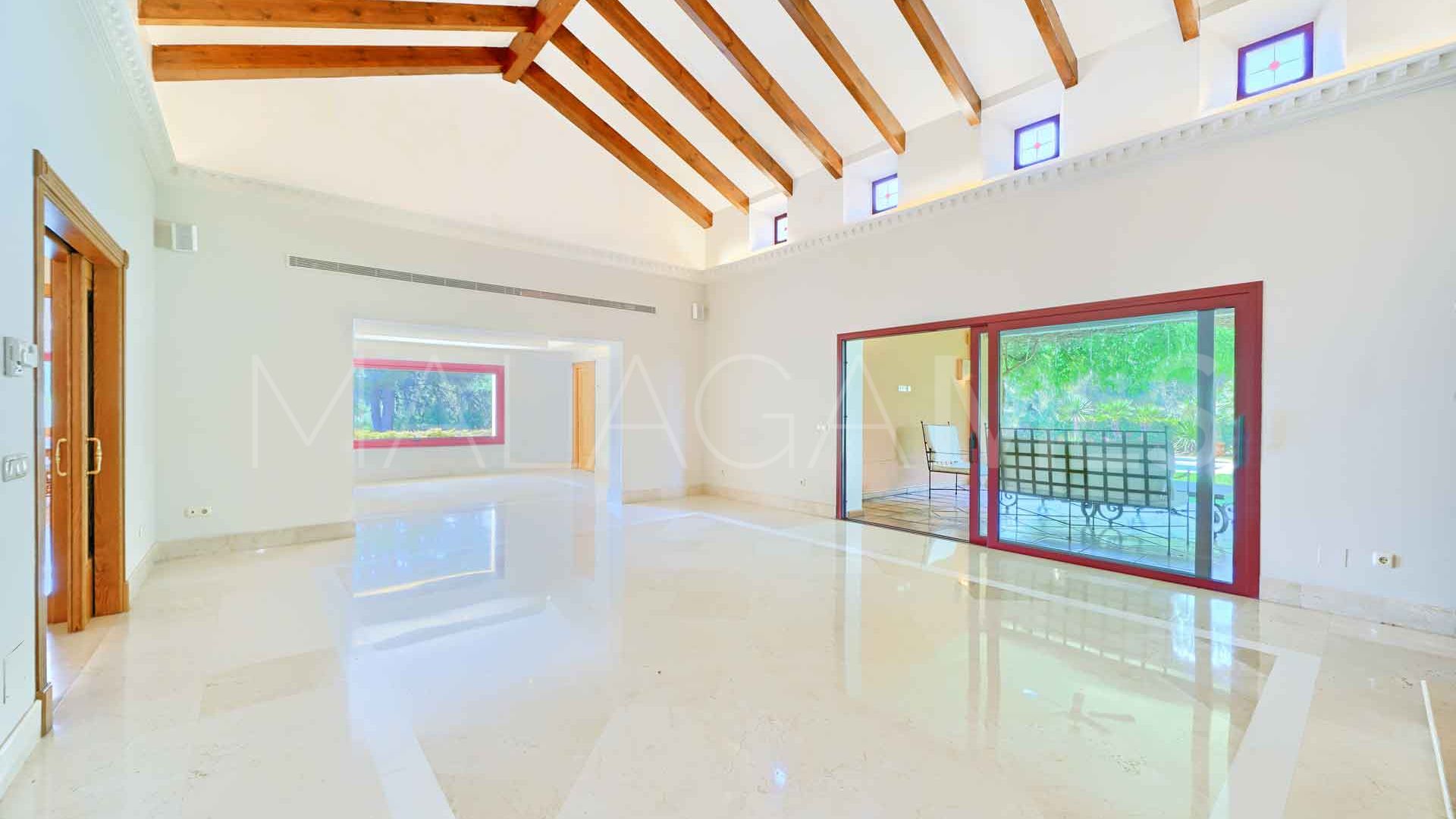 For sale villa with 6 bedrooms in Altos Reales