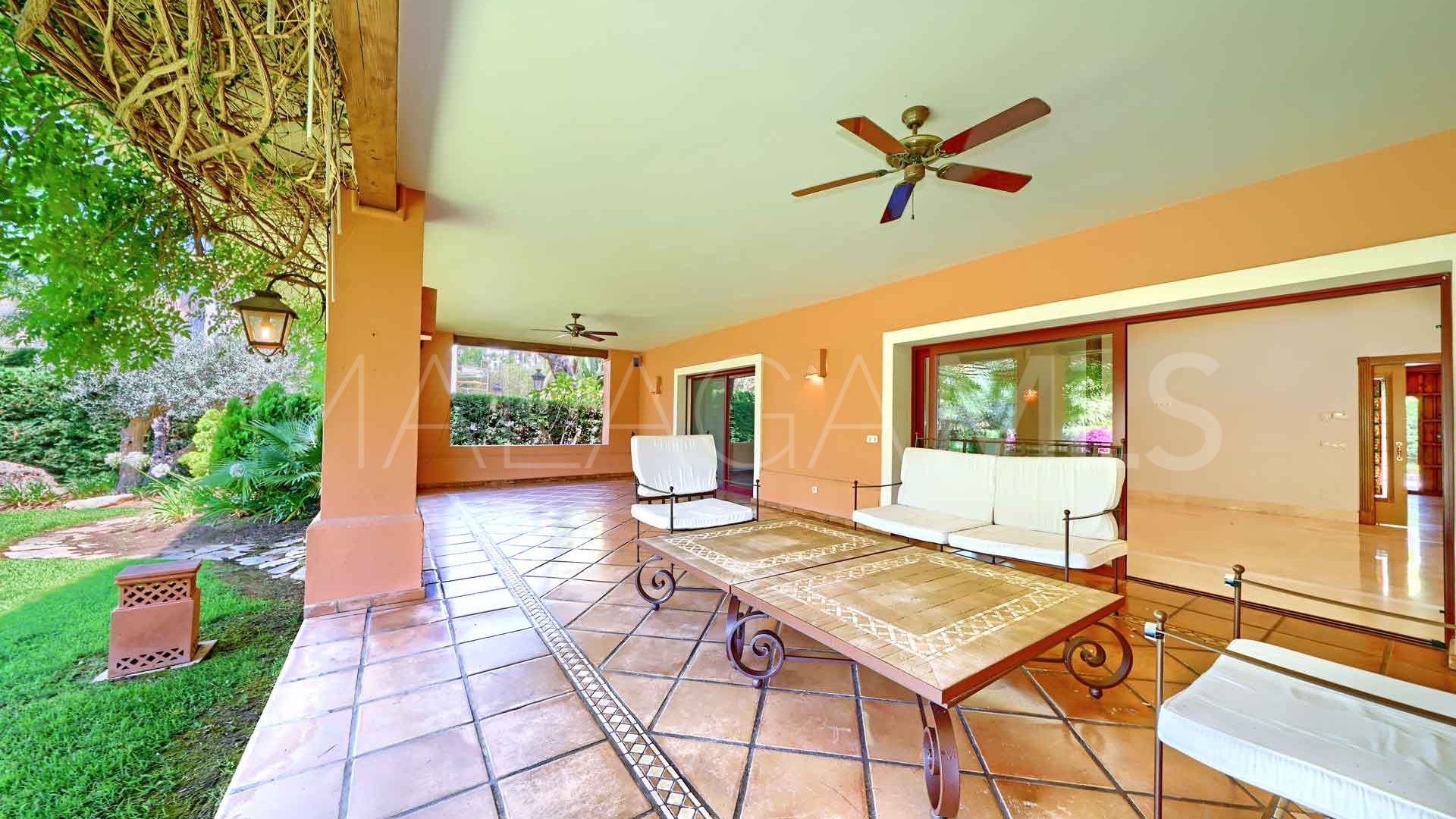 For sale villa with 6 bedrooms in Altos Reales