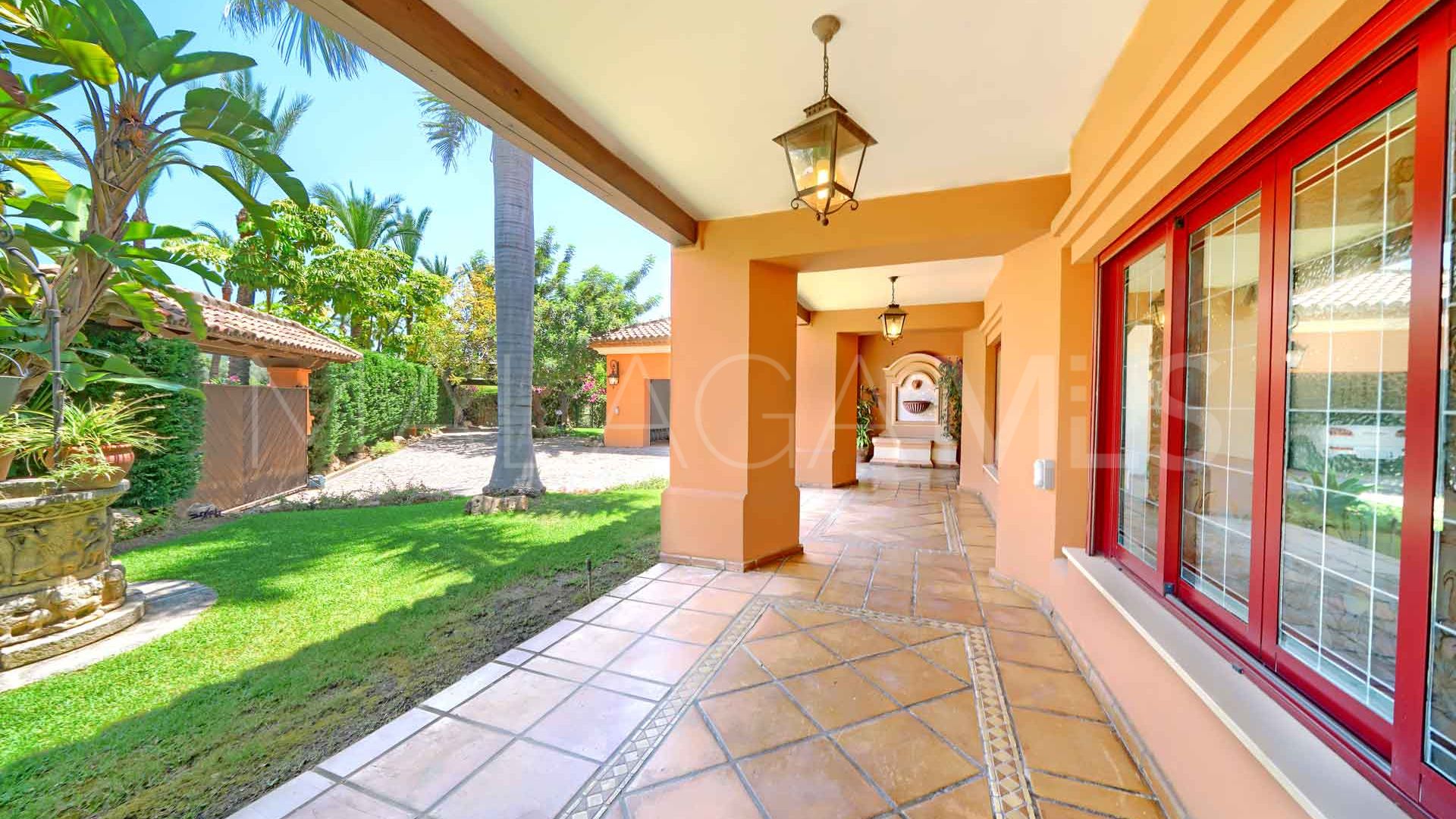 For sale villa with 6 bedrooms in Altos Reales