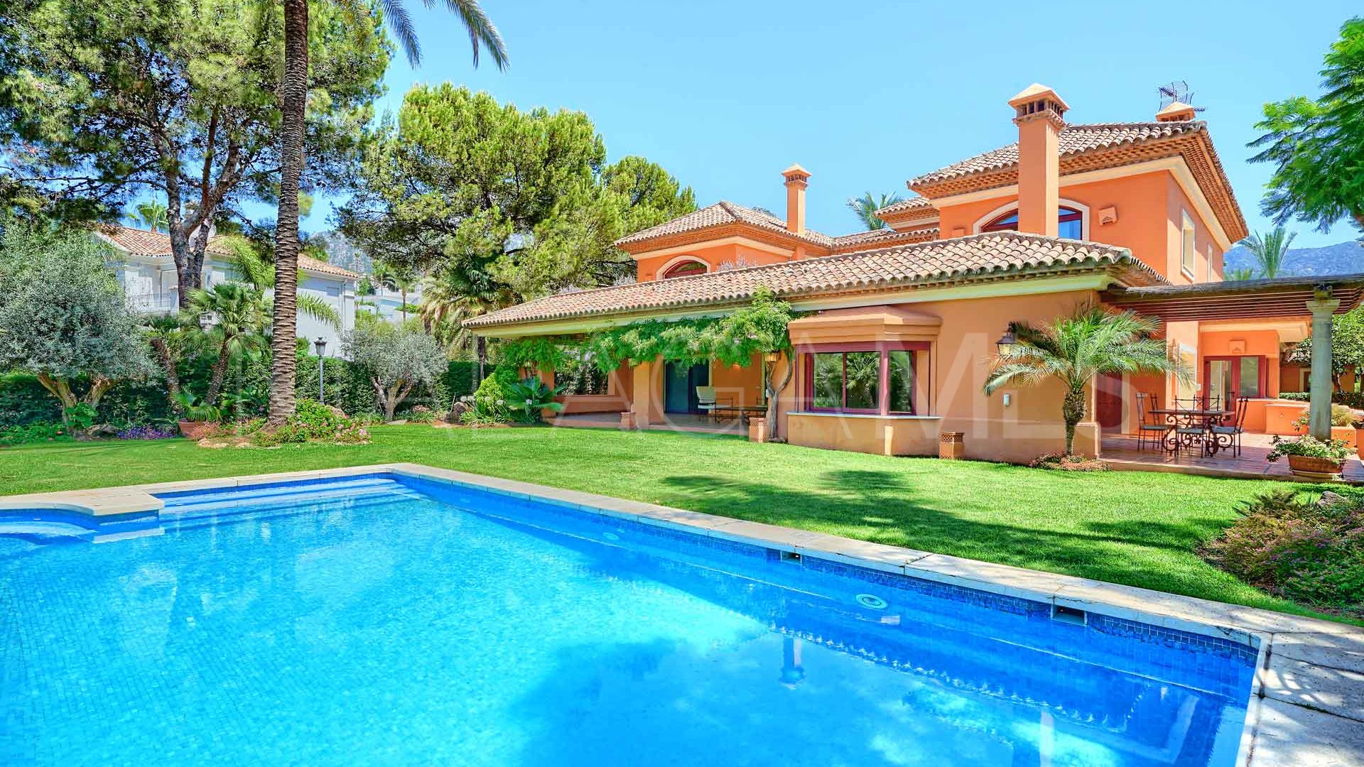 For sale villa with 6 bedrooms in Altos Reales