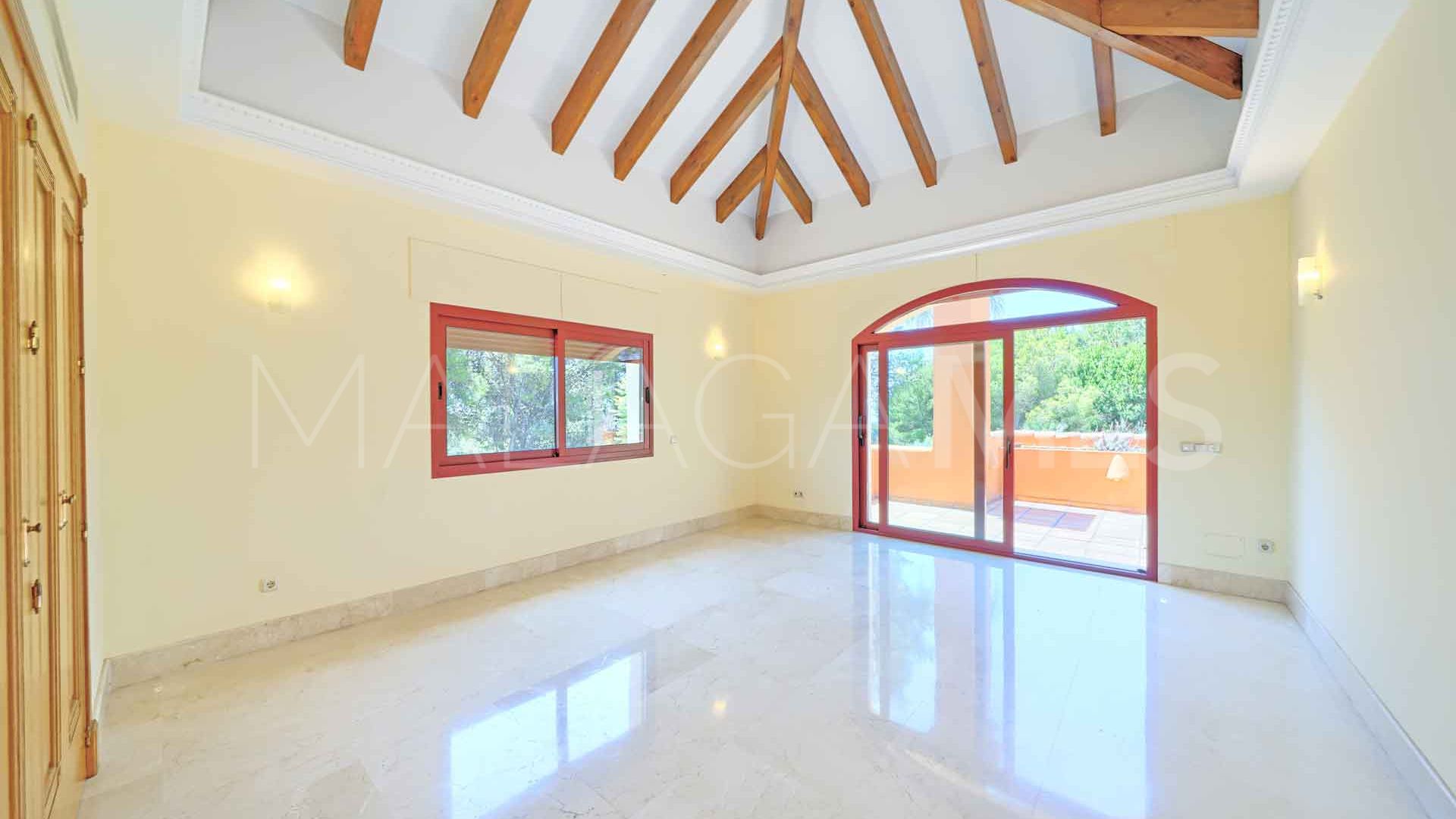 For sale villa with 6 bedrooms in Altos Reales