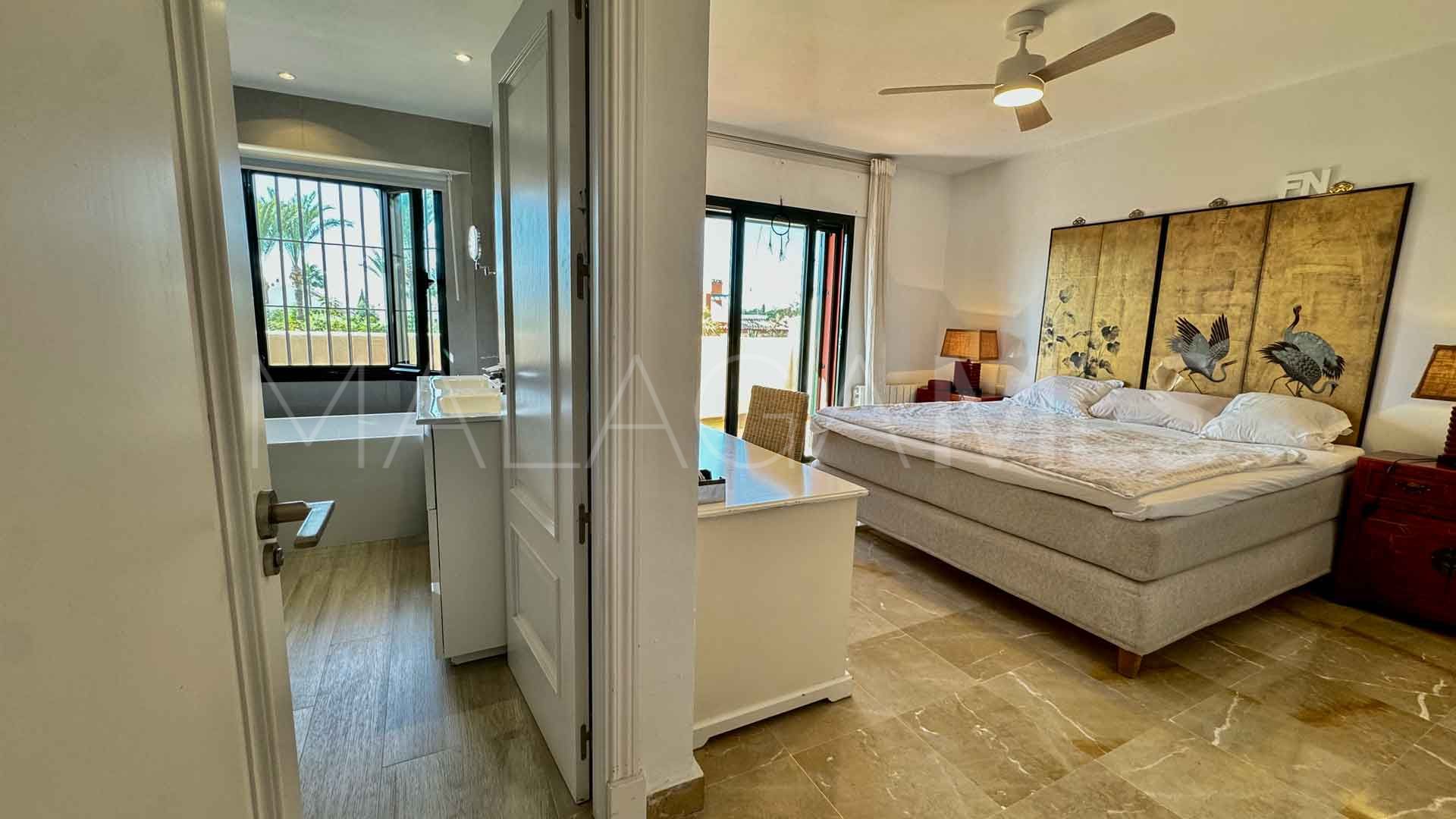 For sale 5 bedrooms town house in Jardines de Doña Maria