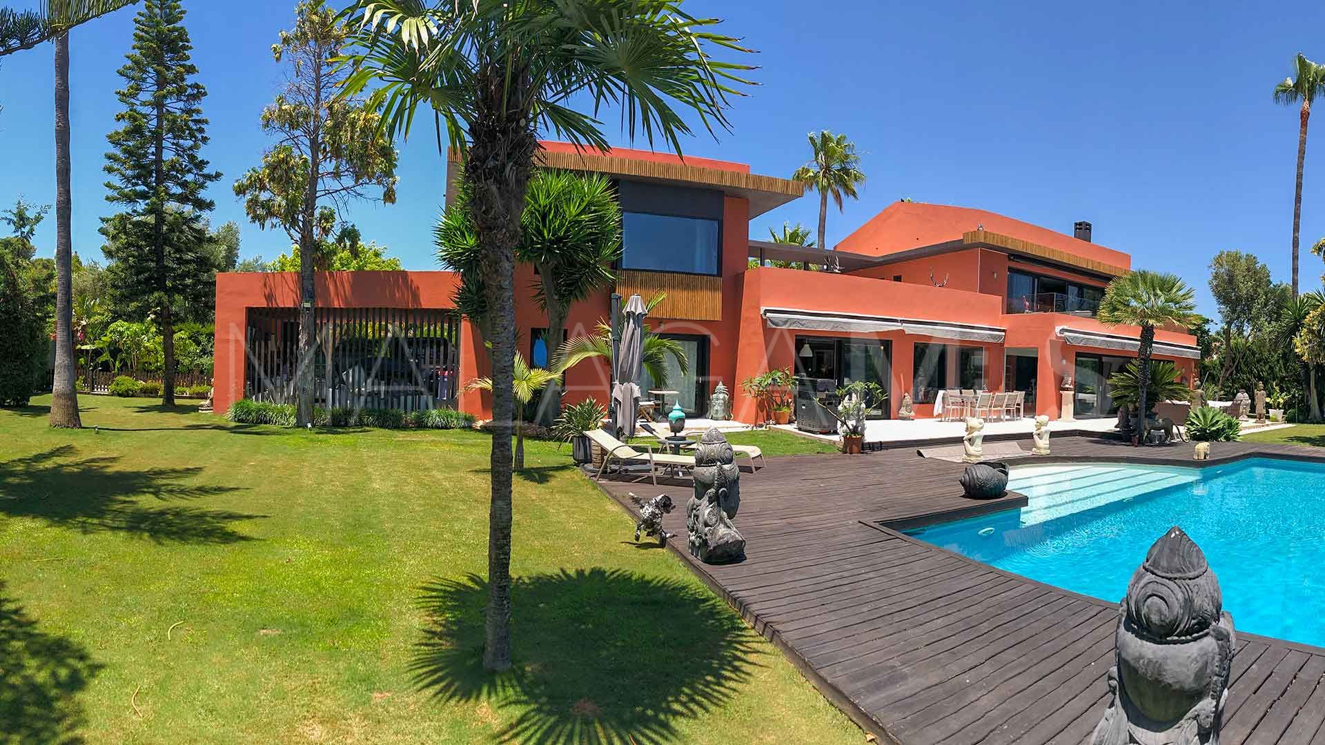 Villa for sale in Guadalmina Baja