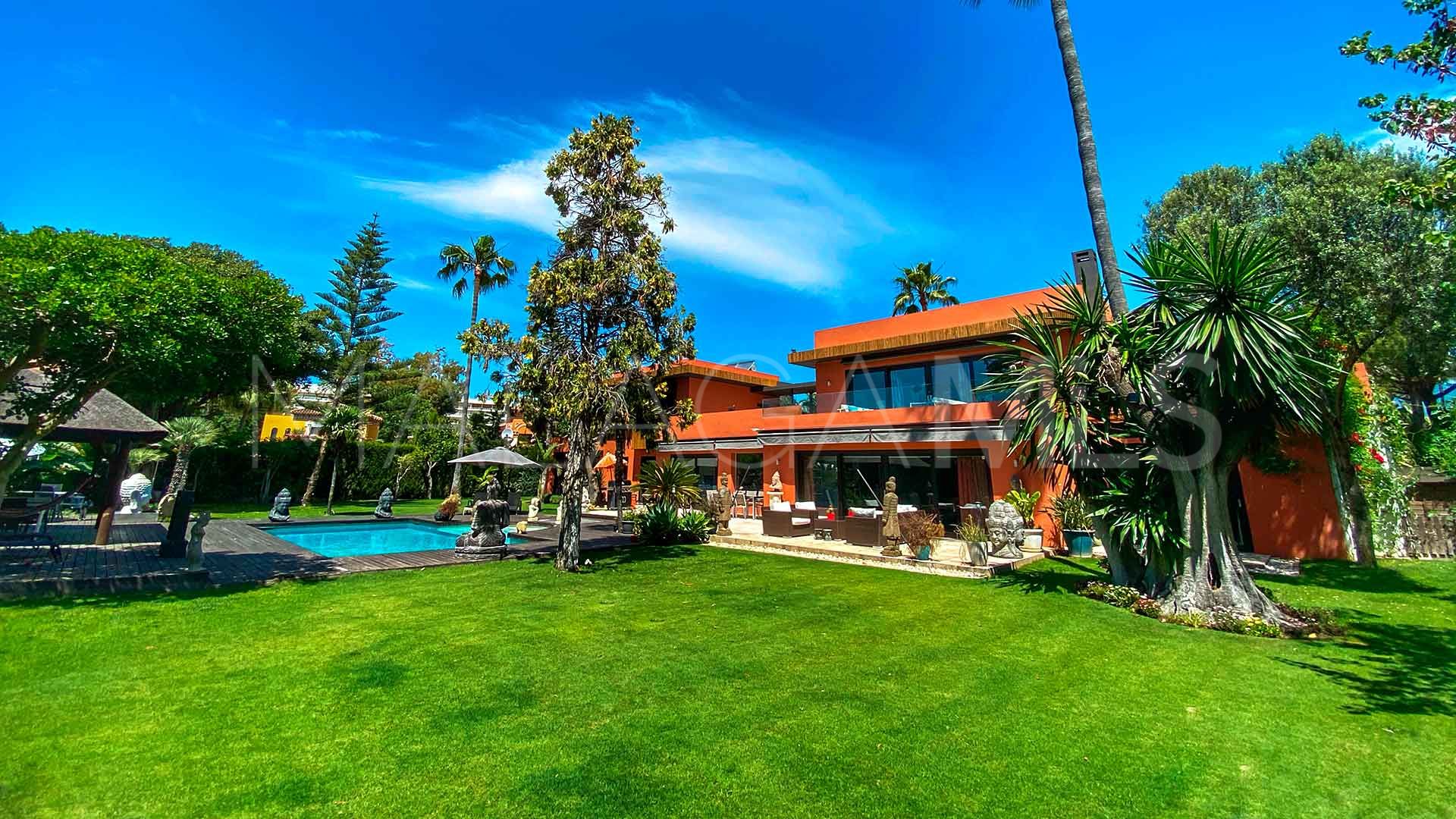 Villa for sale in Guadalmina Baja