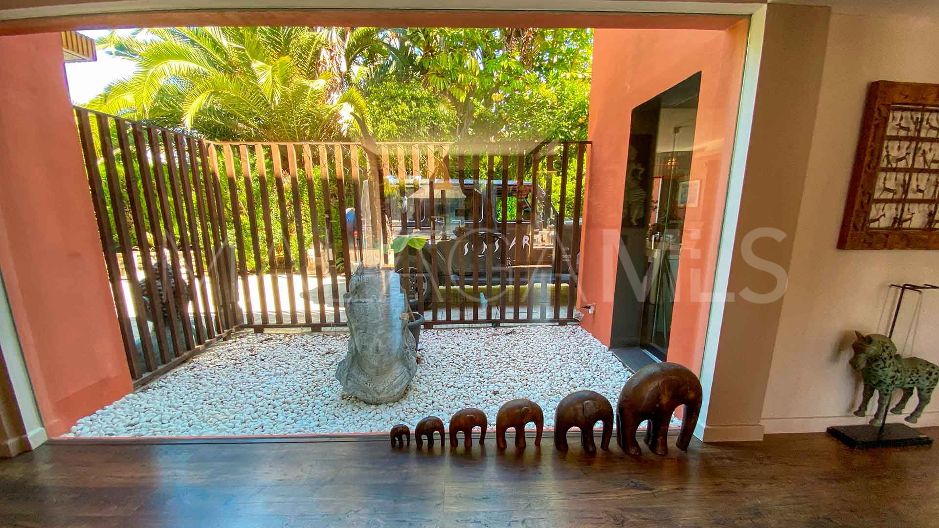 Villa for sale in Guadalmina Baja