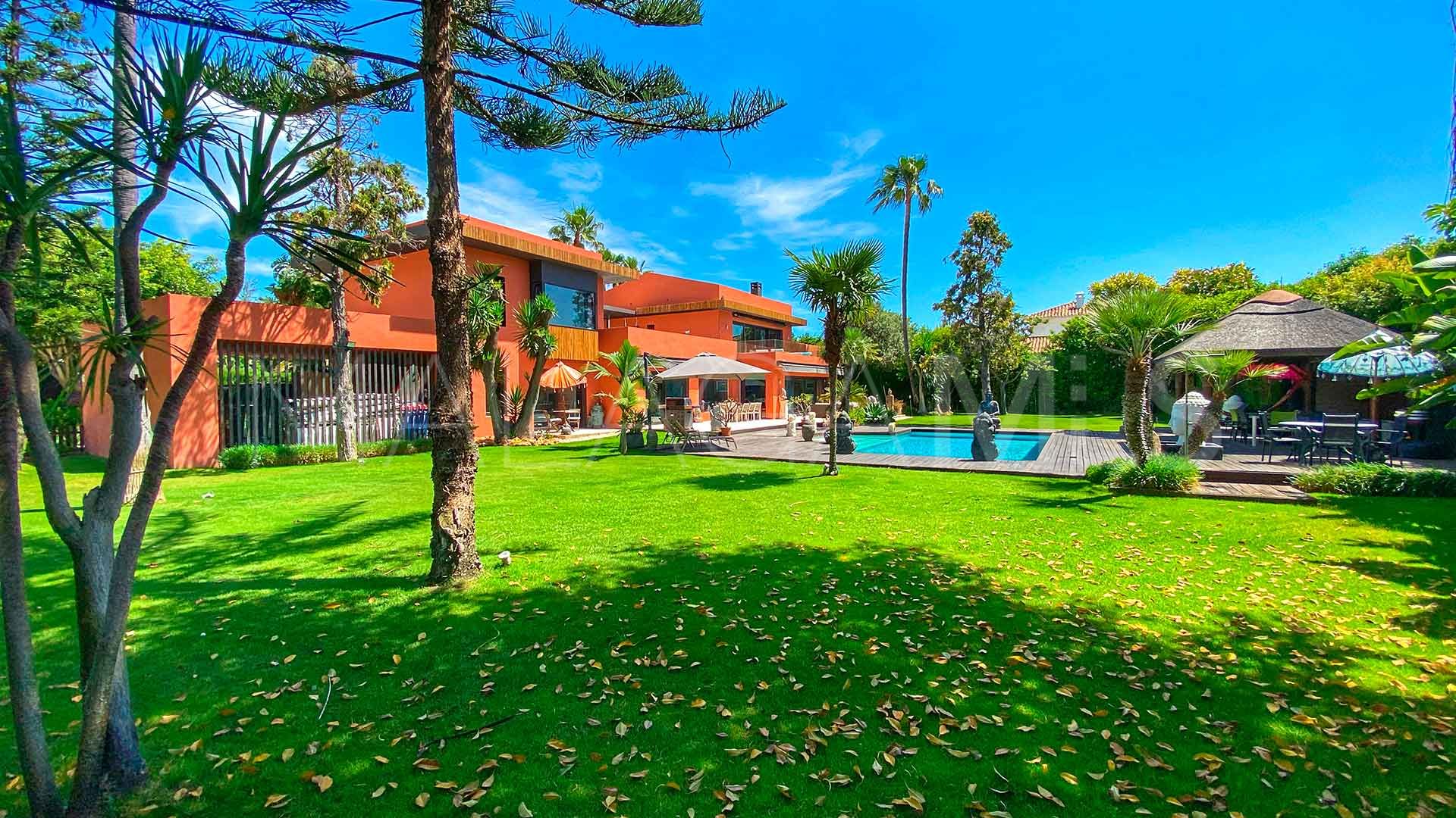 Villa for sale in Guadalmina Baja