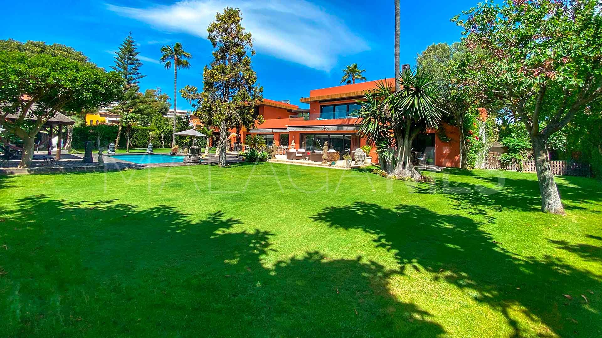 Villa for sale in Guadalmina Baja