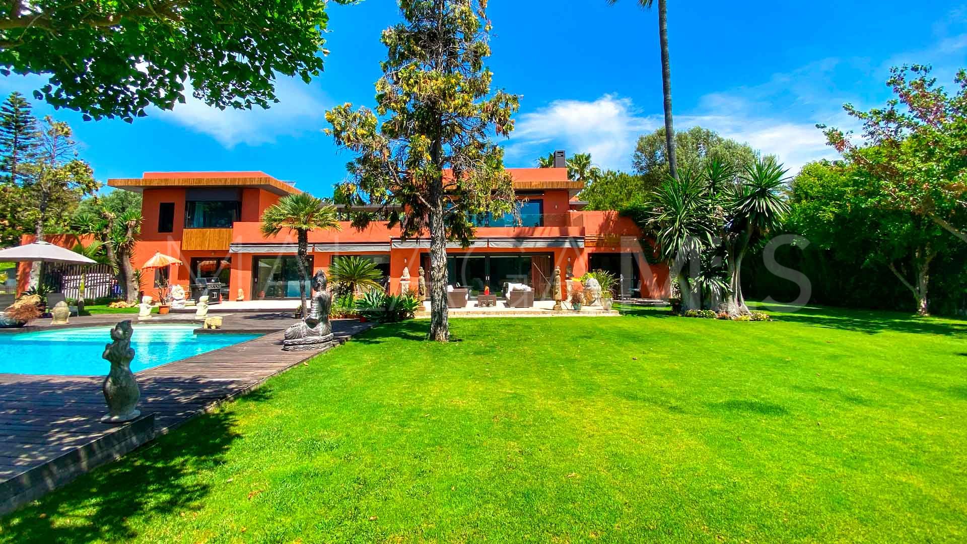 Villa for sale in Guadalmina Baja