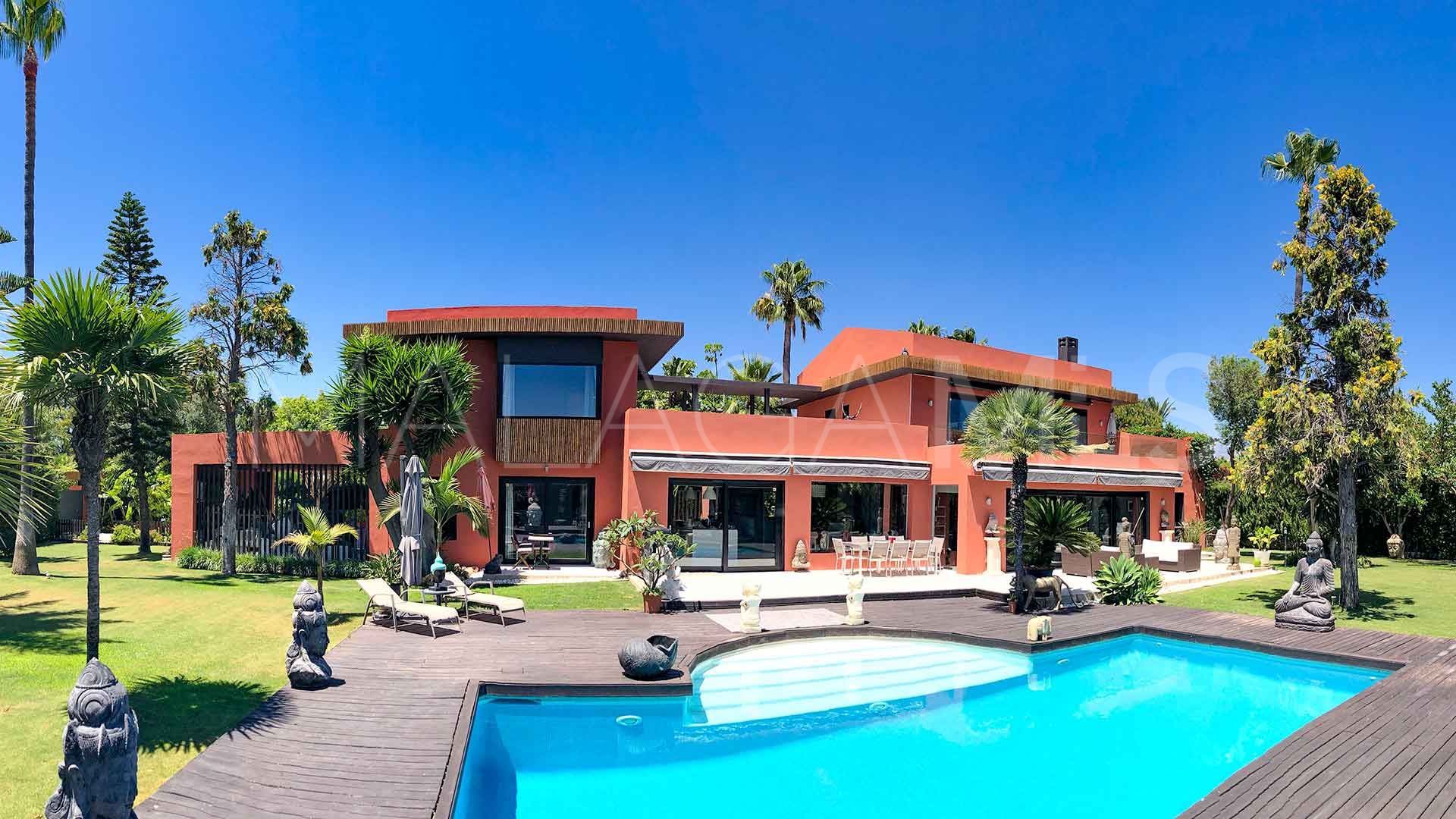 Villa for sale in Guadalmina Baja