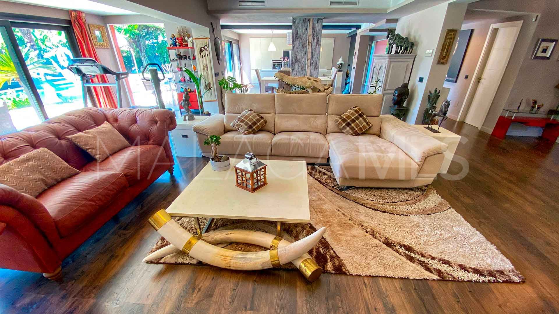 Villa for sale in Guadalmina Baja