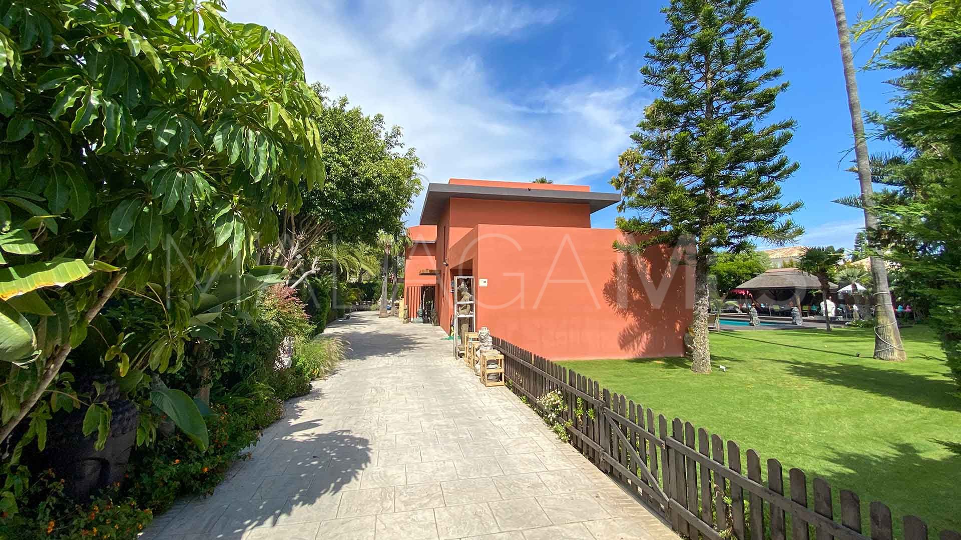 Villa for sale in Guadalmina Baja