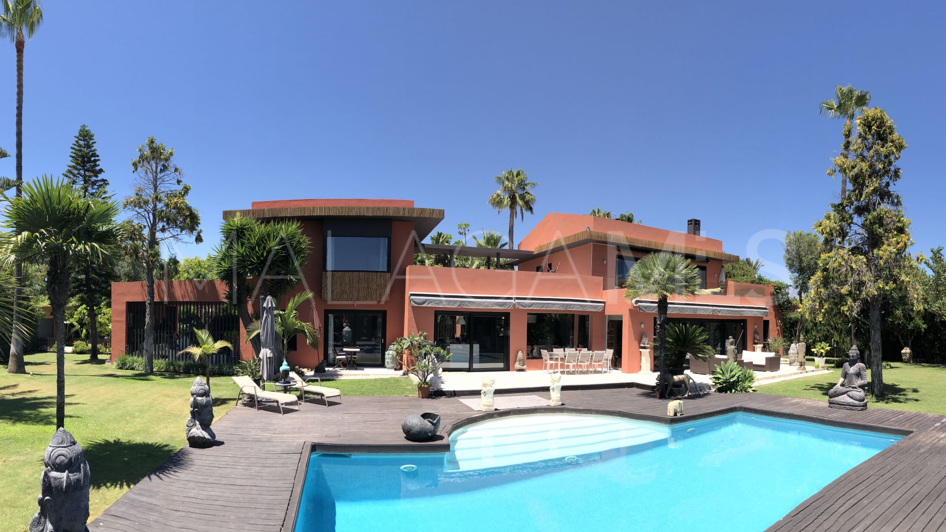 Villa for sale in Guadalmina Baja