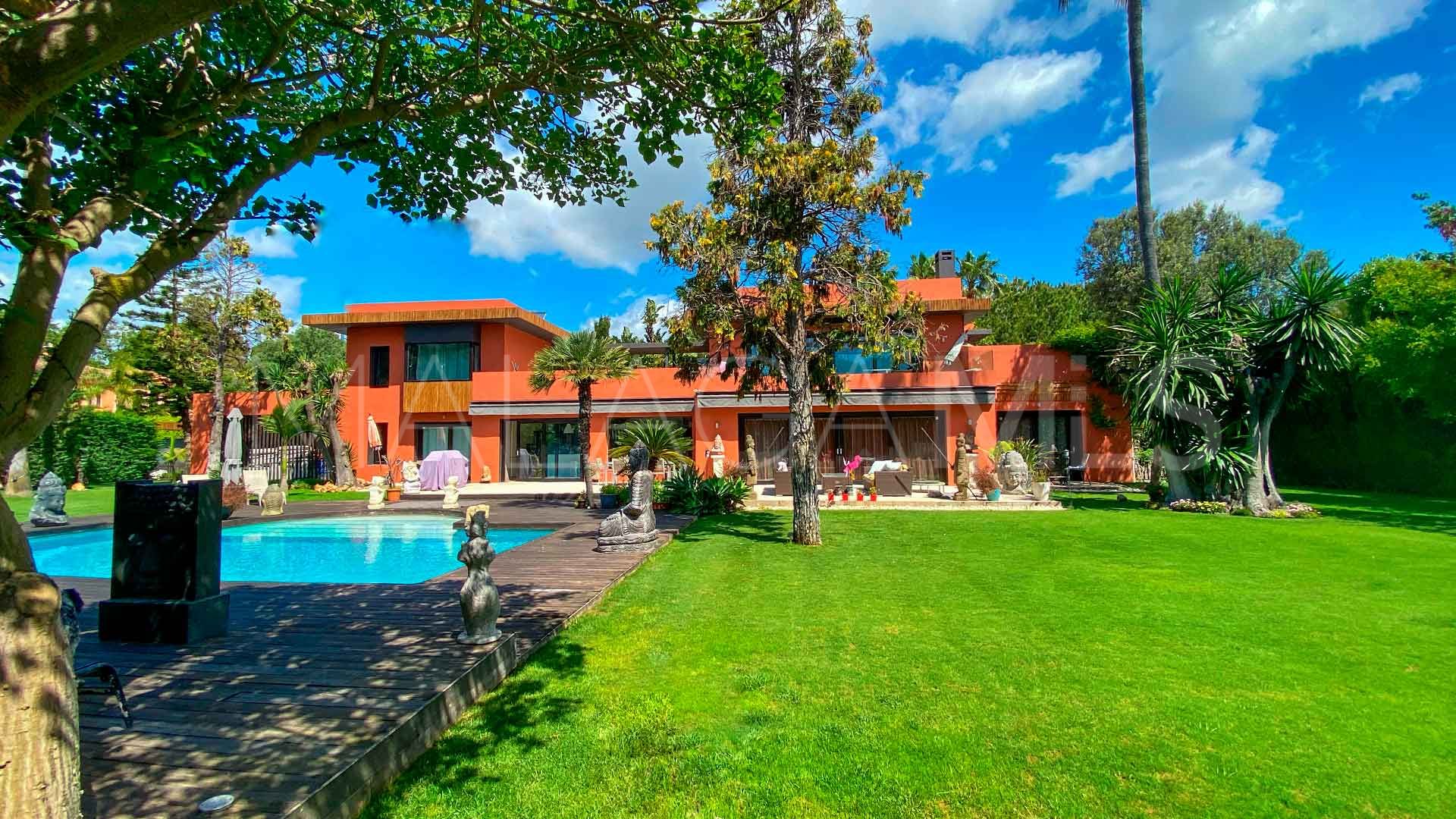 Villa for sale in Guadalmina Baja