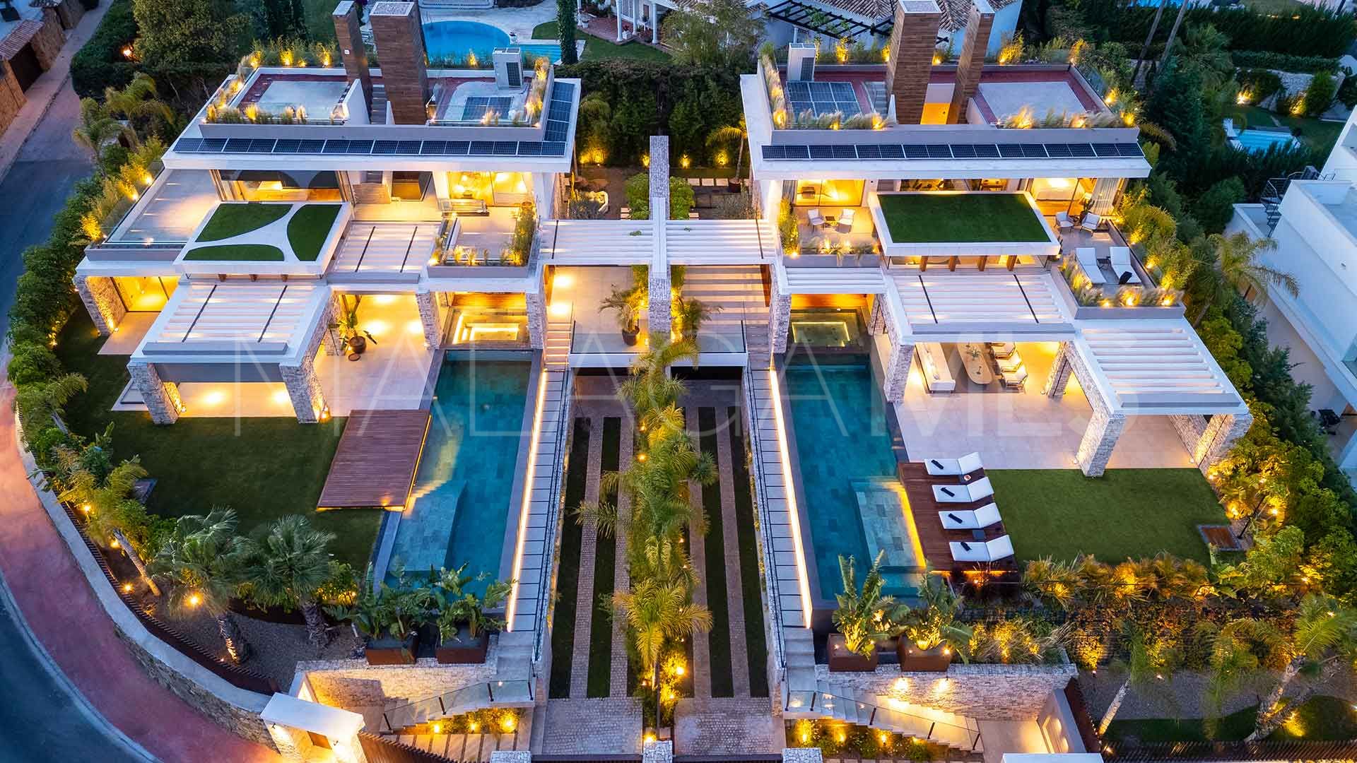 Villa for sale in Nueva Andalucia