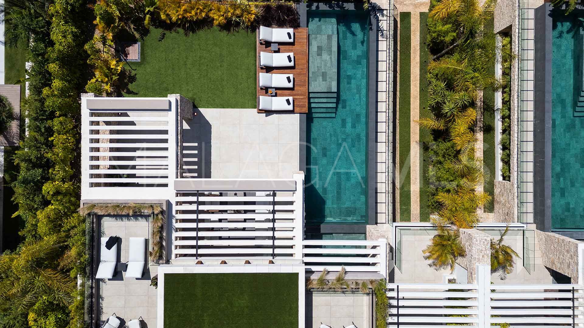 Villa for sale in Nueva Andalucia