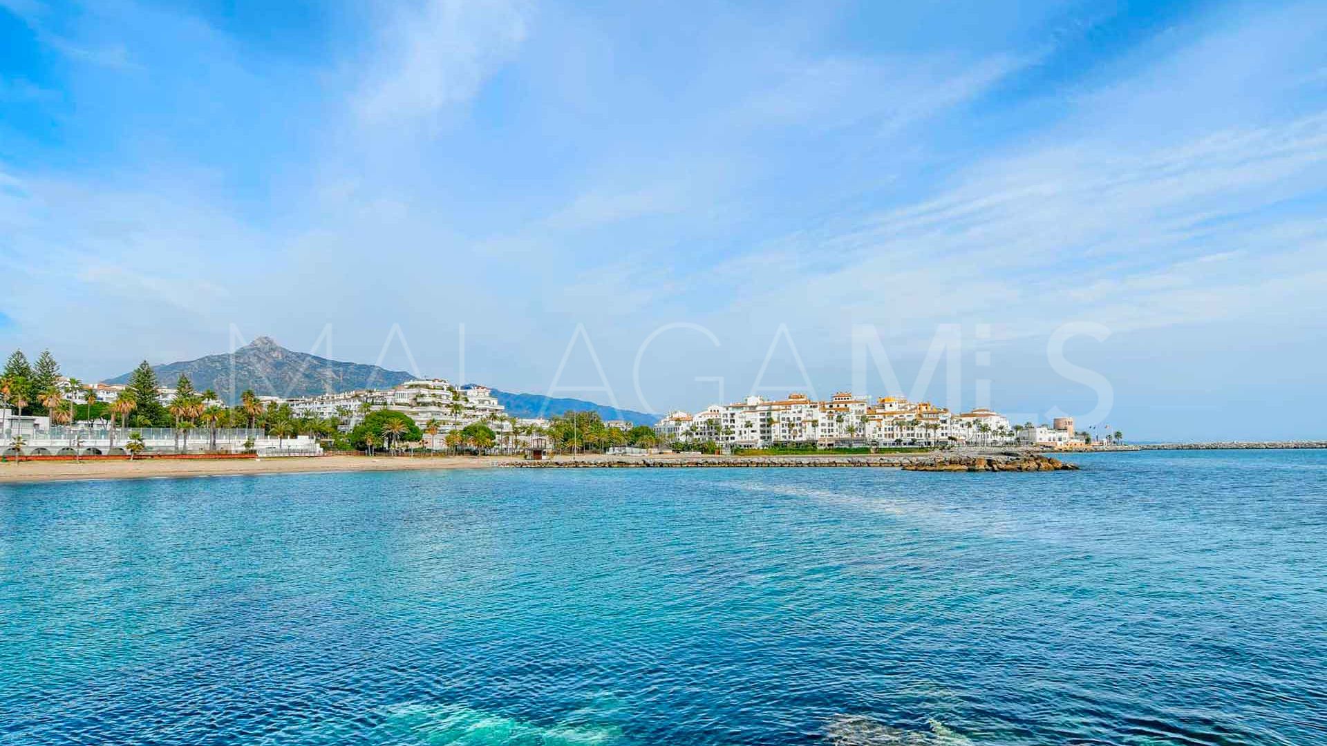 Villa for sale in Nueva Andalucia