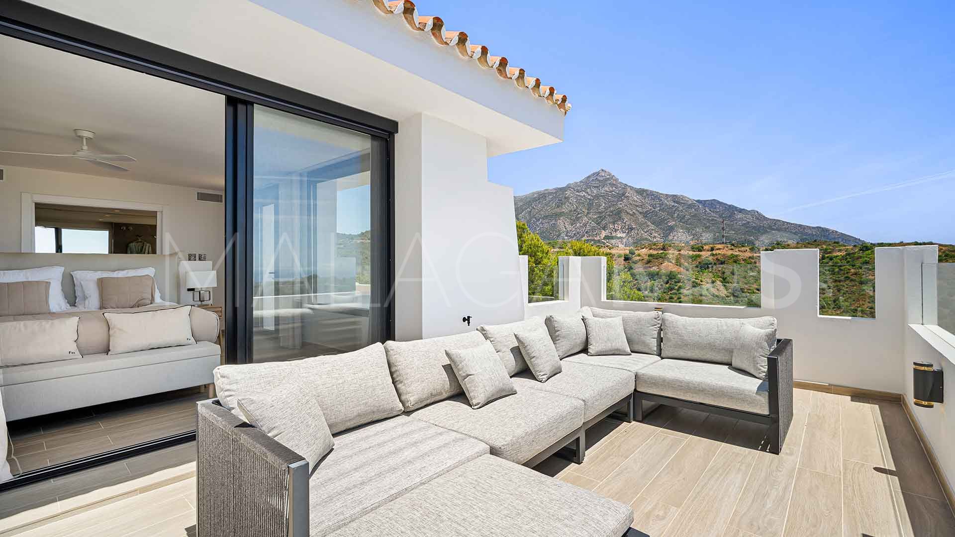 For sale villa with 5 bedrooms in Las Lomas de Nueva Andalucia