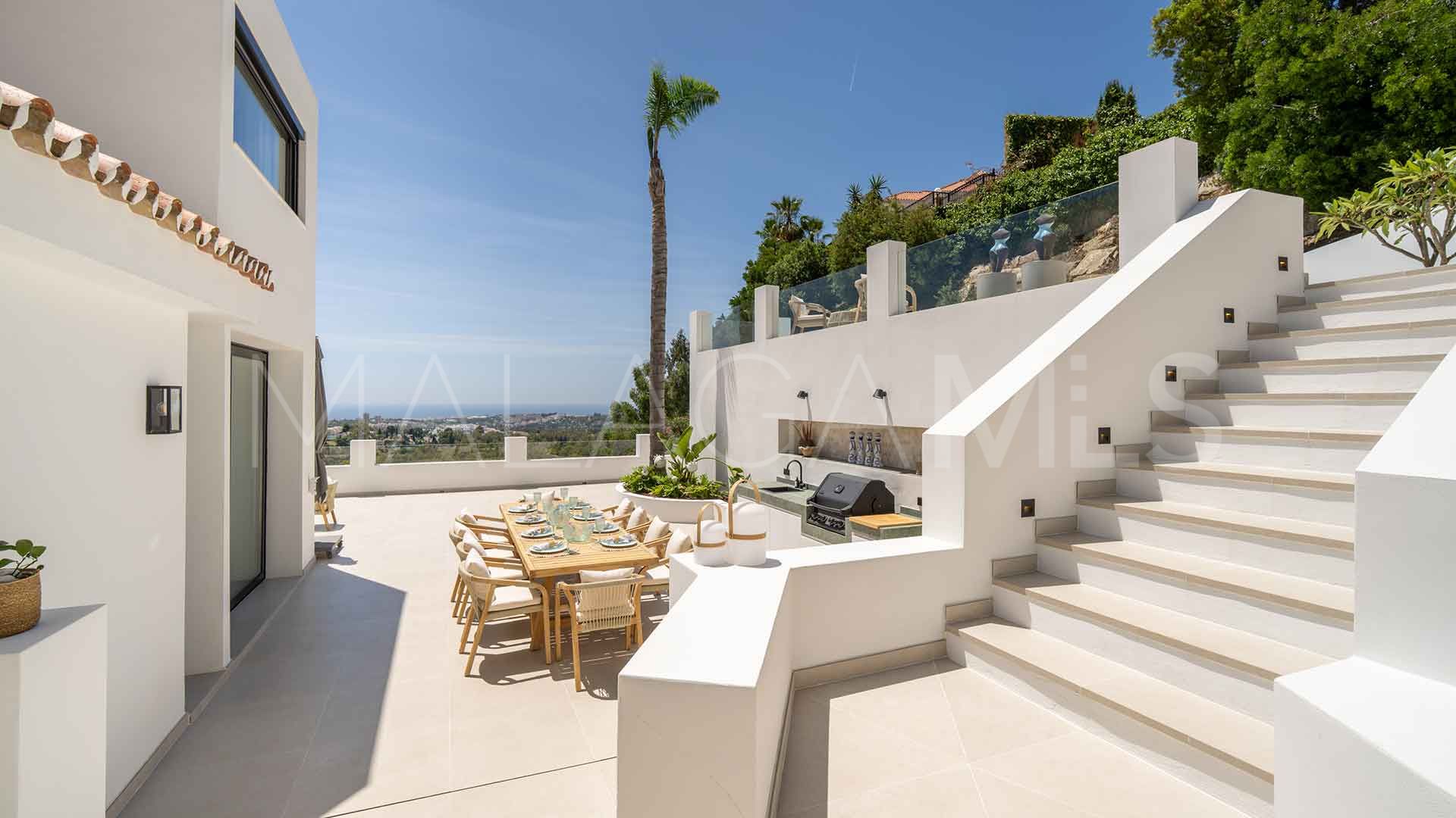 For sale villa with 5 bedrooms in Las Lomas de Nueva Andalucia