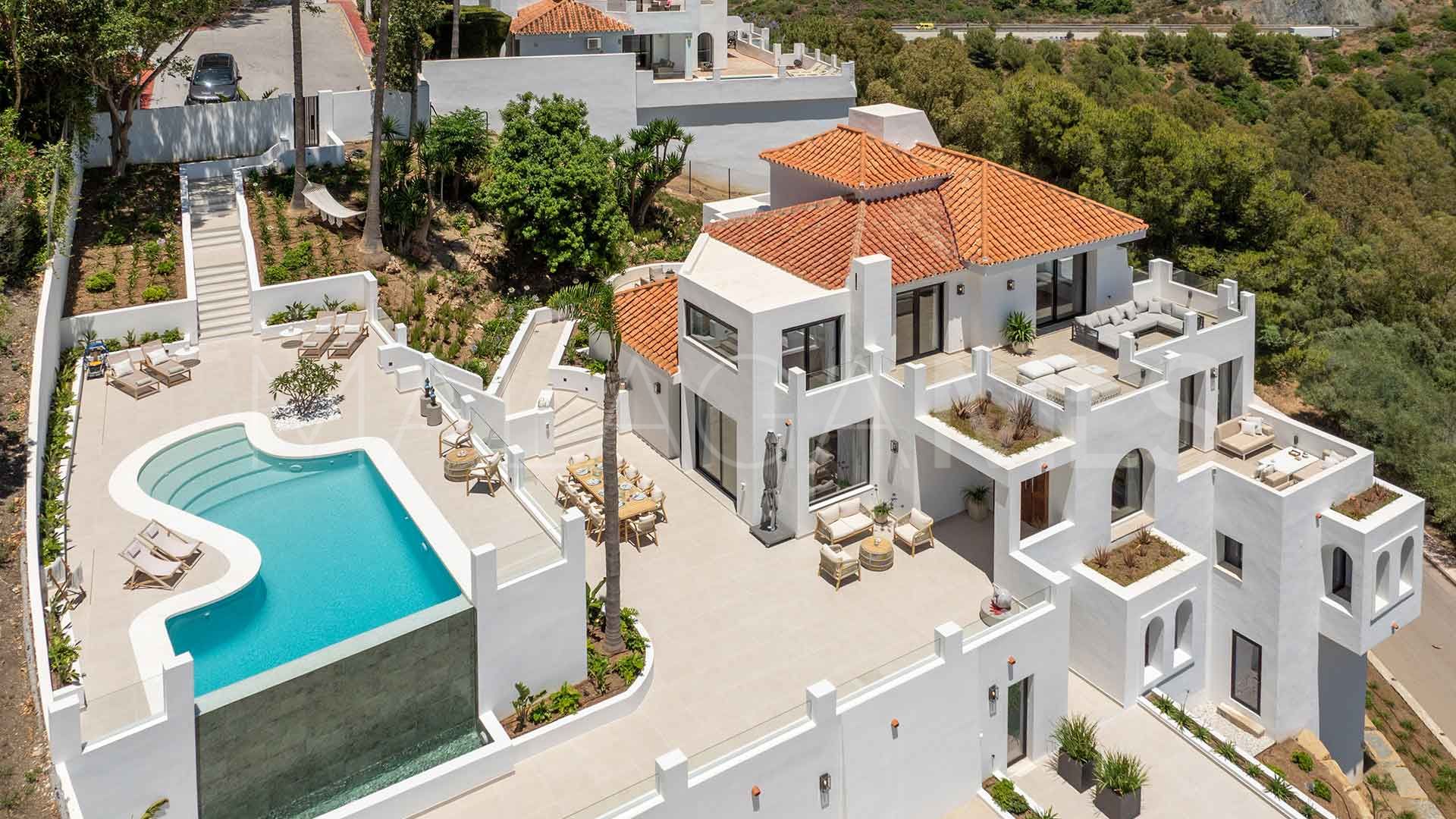 For sale villa with 5 bedrooms in Las Lomas de Nueva Andalucia